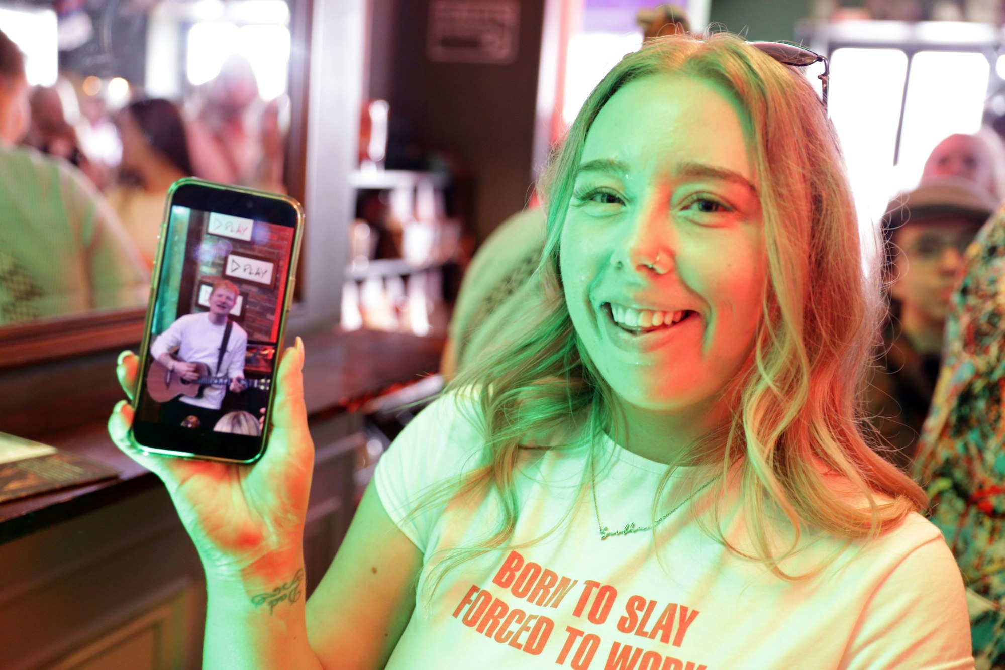 Fan Siobhan aus Irland hatte das Minikonzert von Ed Sheeran auf ihrem Video festgehalten.