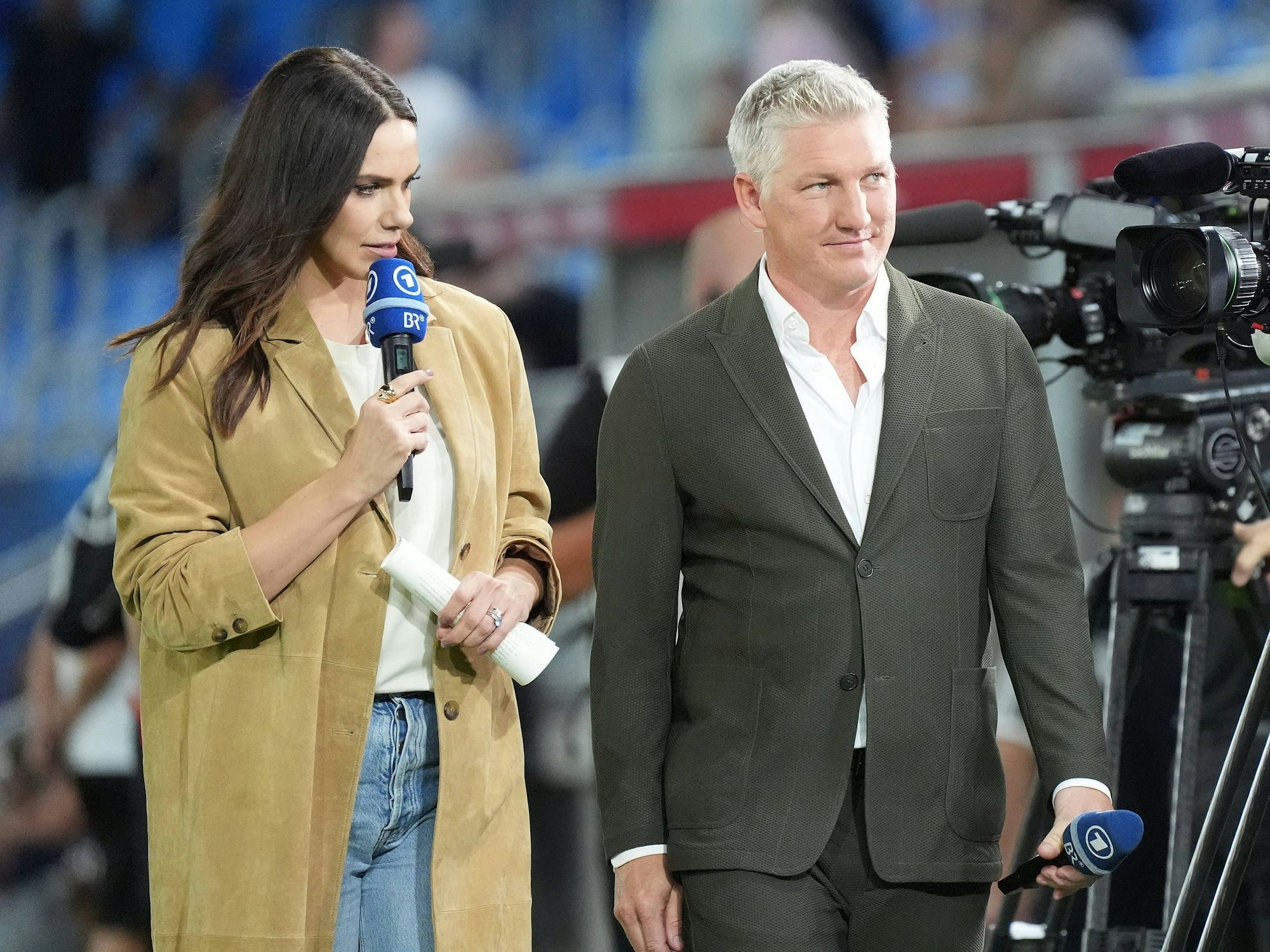 Esther Sedlaczek und Bastian Schweinsteiger für die ARD im Einsatz