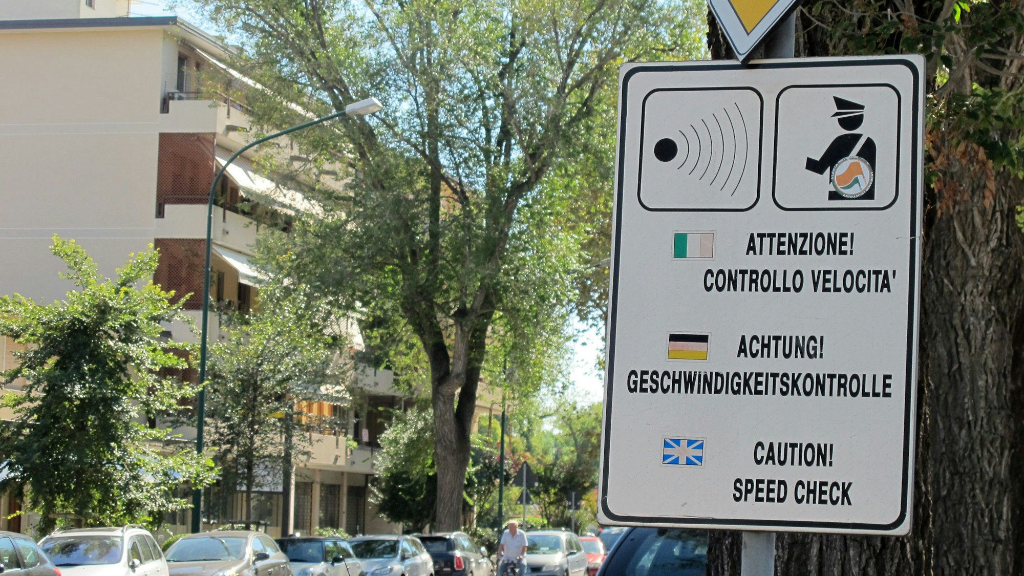 Verkehrsverstöße im Ausland können teuer werden – und auch zu Hause Folgen haben.