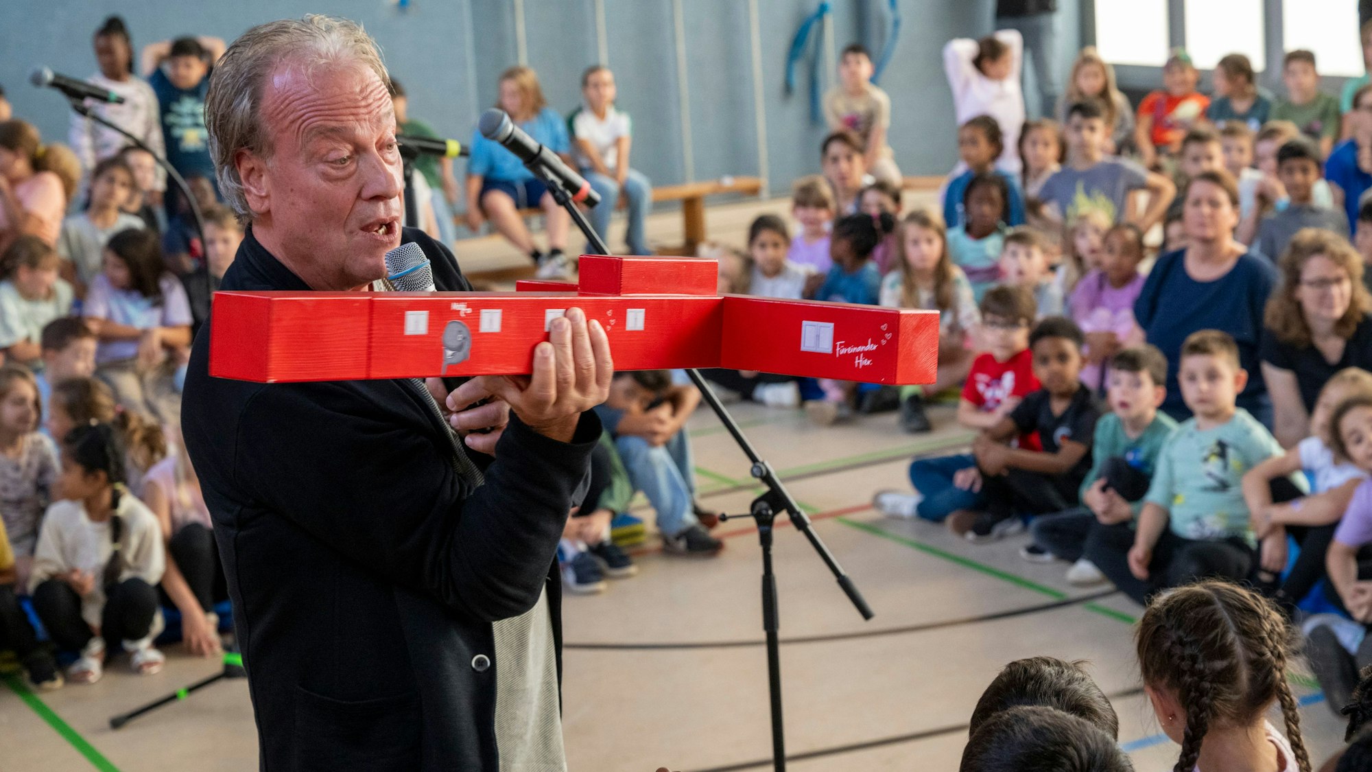 Vorstellungen des mobilen Schwimmprojekts Mobi durch Wolfgang Schmitz.
