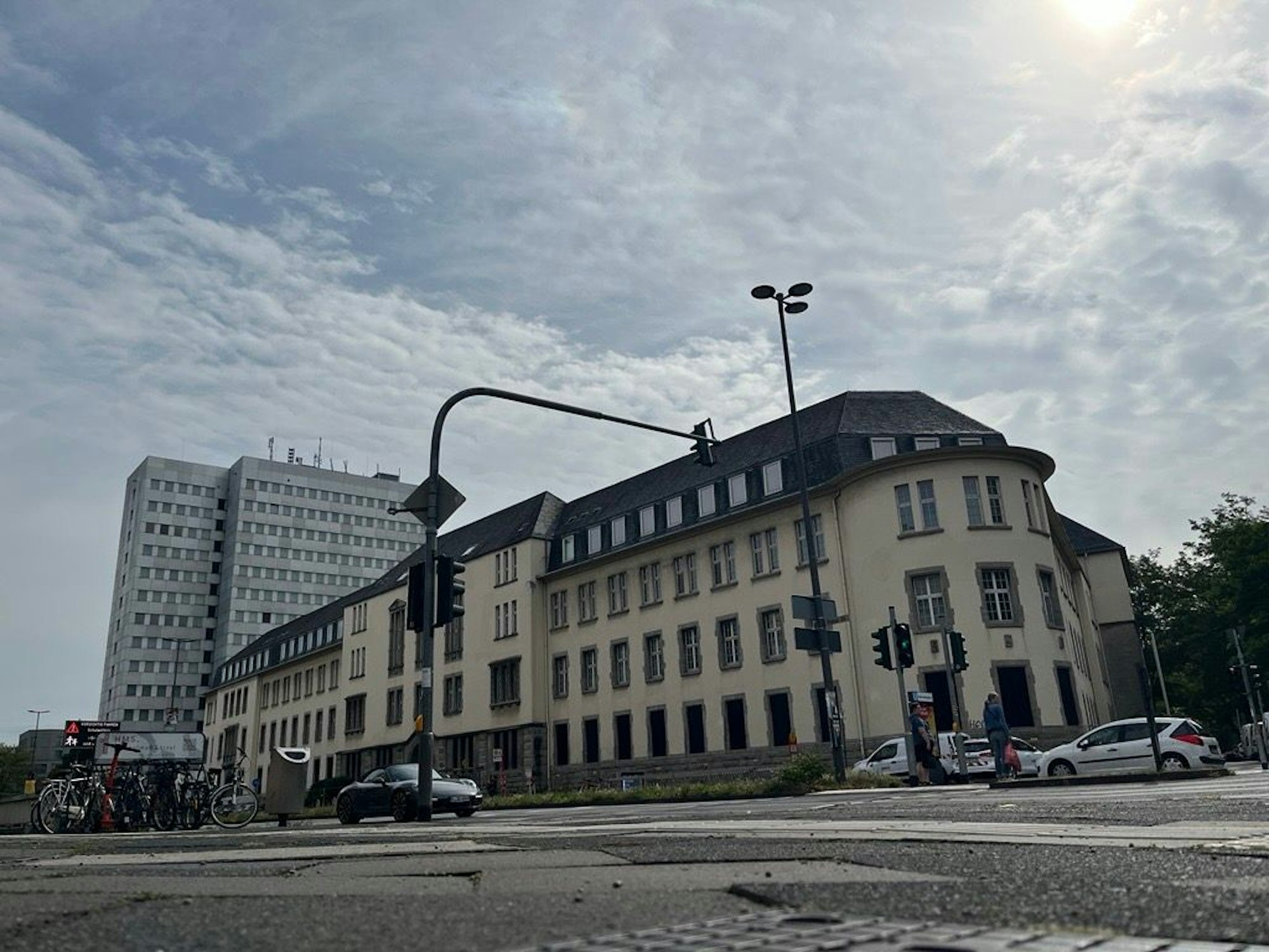 Die frühere Oberfinanzdirektion in Köln-Riehl.