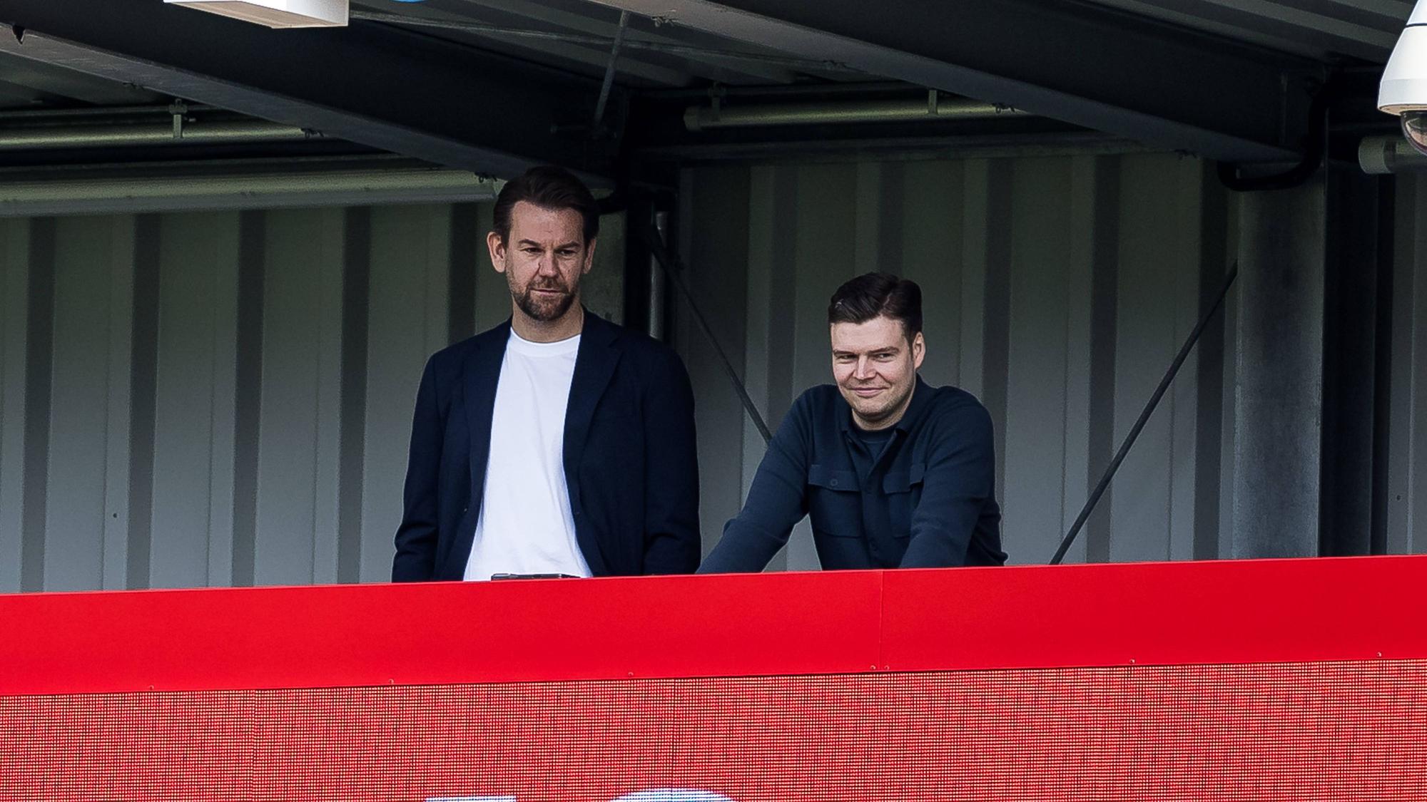 Thomas Kessler und Lukas Berg gemeinsam beim Spiel der U19 des 1. FC Köln auf dem Beobachterposten.
