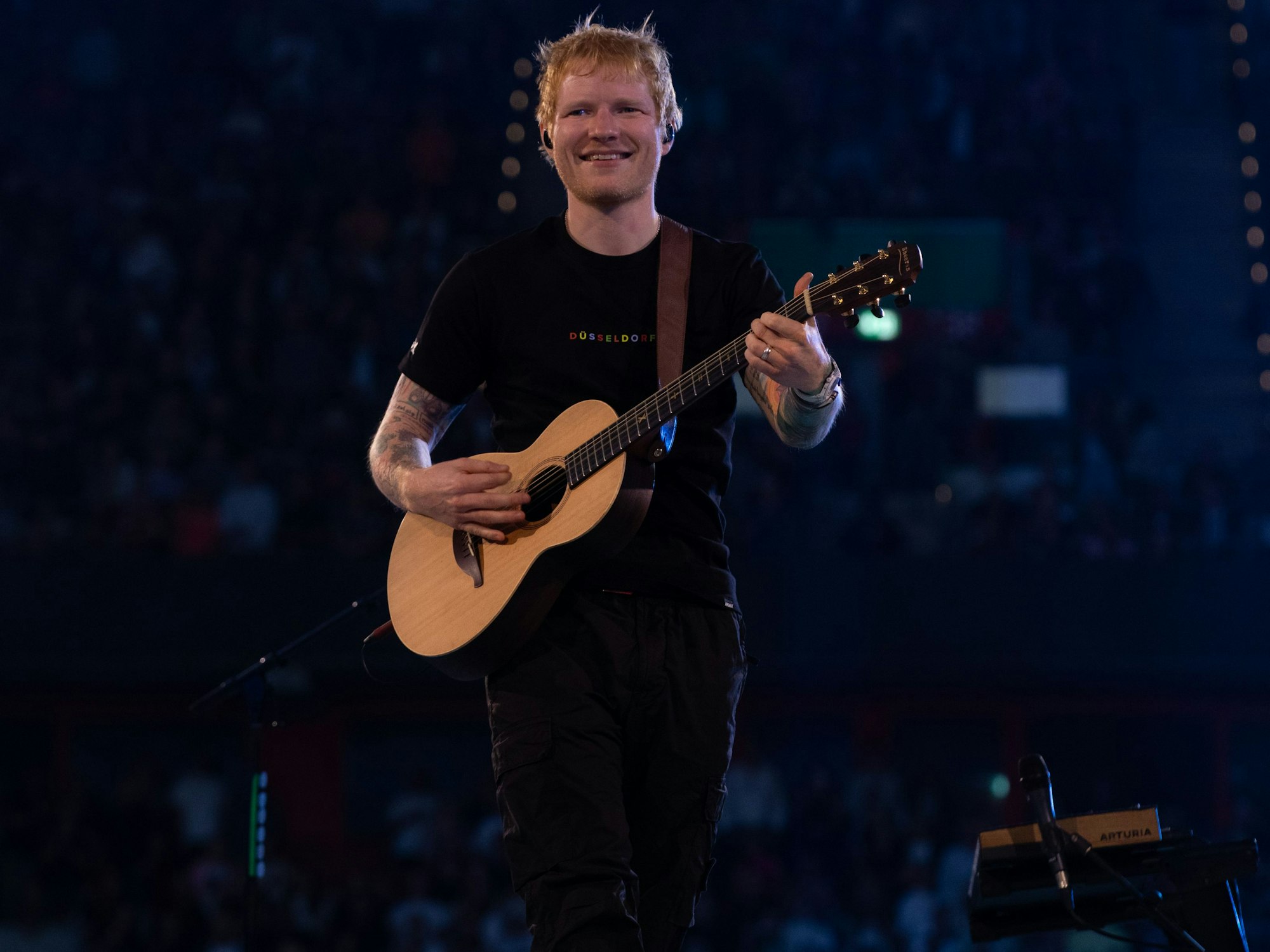 Ed Sheeran beim Auftritt auf der Bühne.