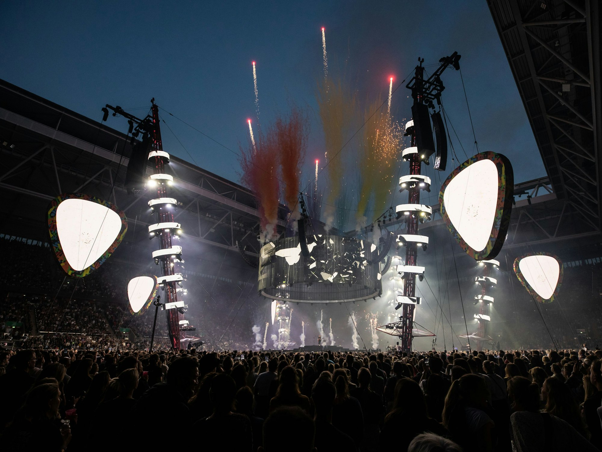 Blick auf die Bühne beim Ed-Sheeran-Konzert.