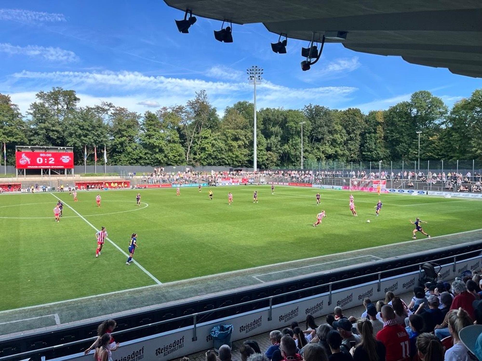 Am 6. September 2025 verloren die Frauen des 1. FC Köln gegen RB Leipzig mit 0:2 beim Start in die Bundesliga.