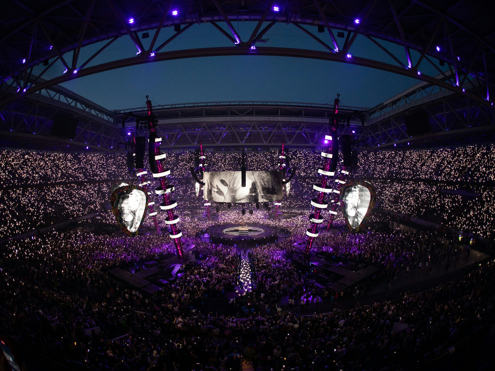 Blick auf die Bühne beim Konzert von Ed Sheeran.