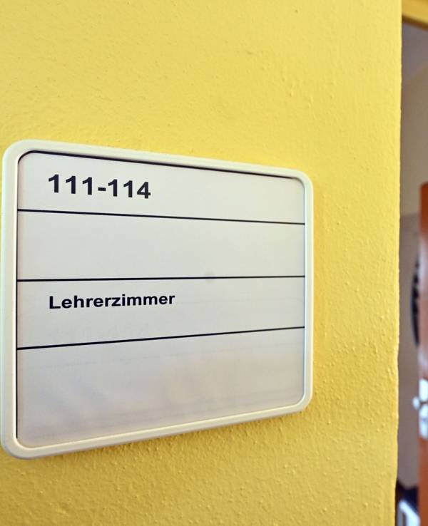 Gegen eine dauerkranke Lehrerin wird nun ein Disziplinarverfahren eingeleitet (Symbolfoto)