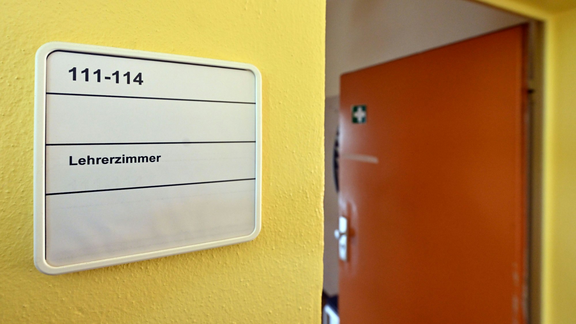 Gegen eine dauerkranke Lehrerin wird nun ein Disziplinarverfahren eingeleitet (Symbolfoto)