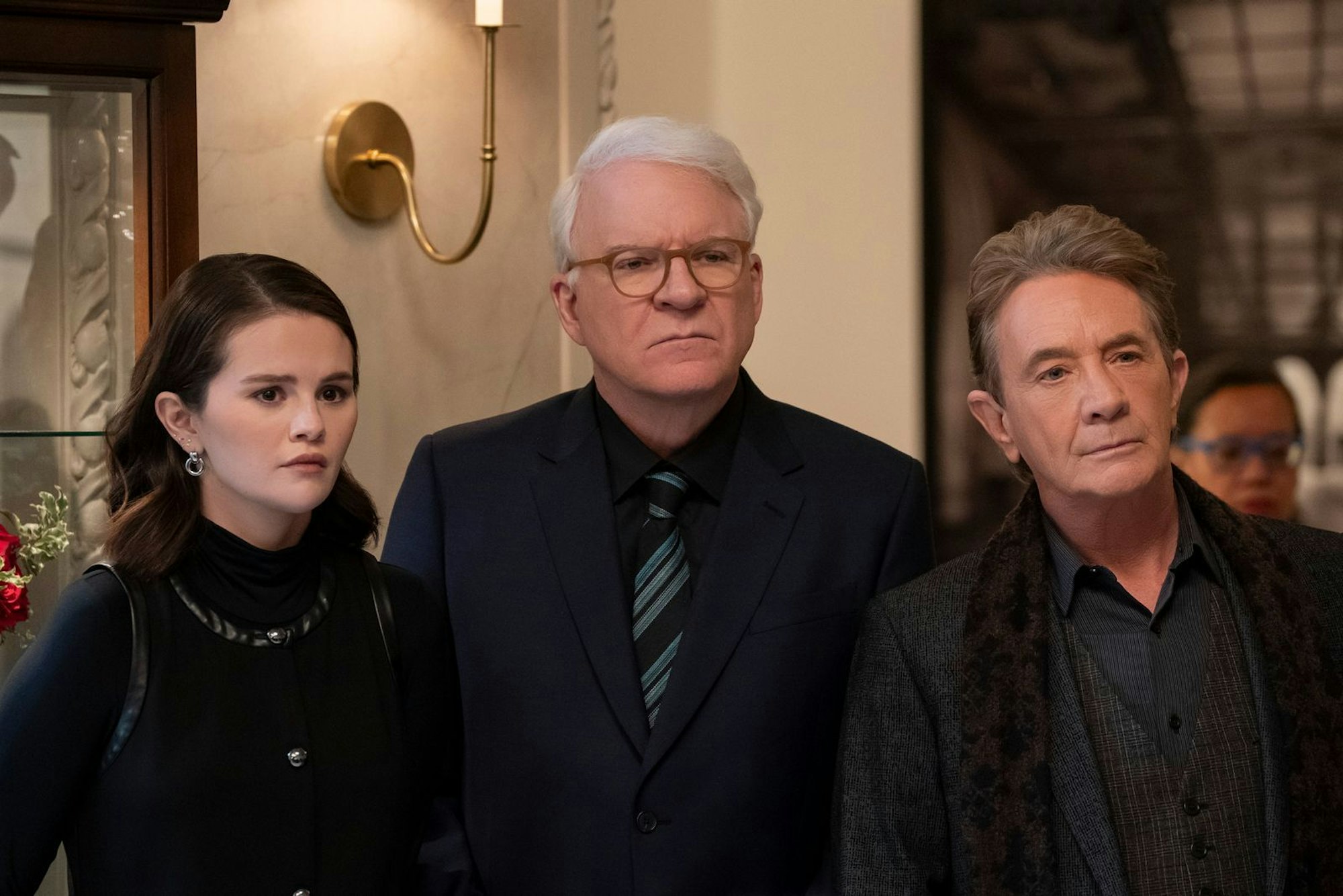 Worauf haben sie sich da eingelassen? Mabel (Selena Gomez), Charles (Steve Martin, Mitte) und Oliver (Martin Short) verstehen ihr New York nicht mehr. (Bild: Disney/Patrick Harbron)