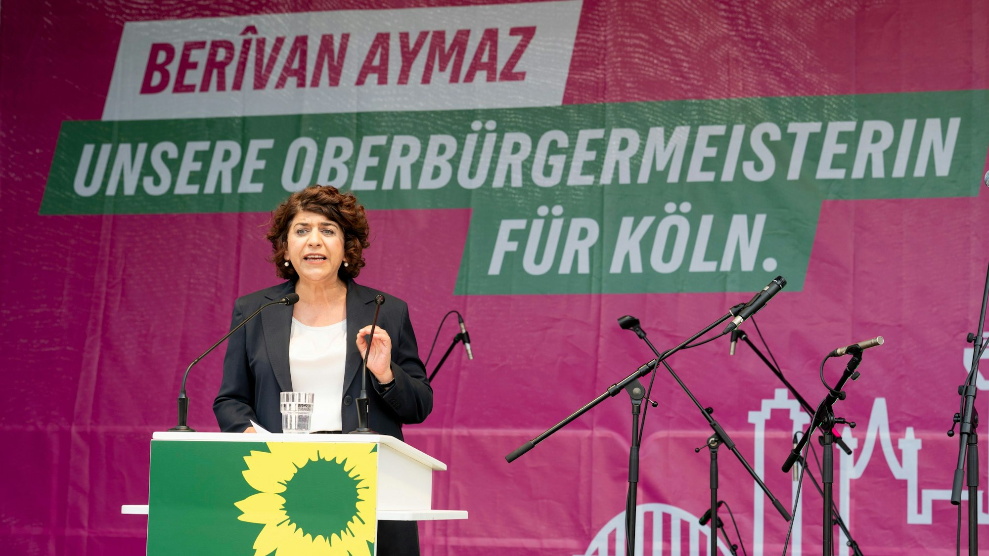 06.09.2025, Köln: Berivan Aymaz, Kandidatin der Partei Bündnis 90/Die Grünen, bei ihrem Wahlkampfhöhepunkt unter dem Motto "Musik – Kultur – Politik. Für die Stadt mit Herz" auf dem Neptunplatz. Foto: Uwe Weiser