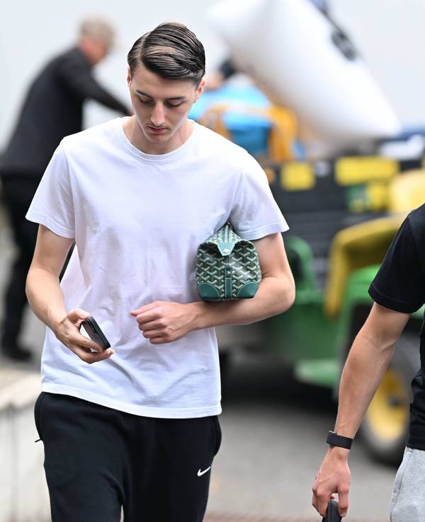 Brüder mit großer Perspektive: Malek El Mala (l.) und Said El Mala, hier am 16. Juli 2025 beim 1. FC Köln.