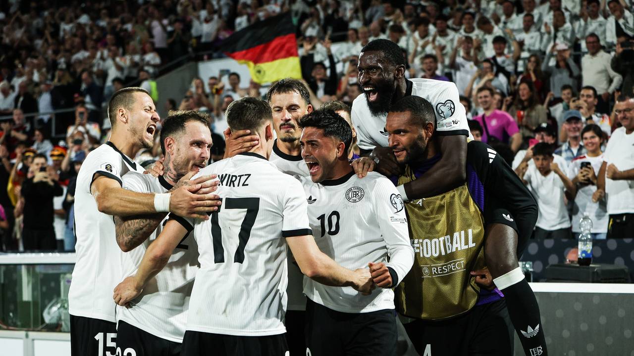 Das DFB-Team jubelt.