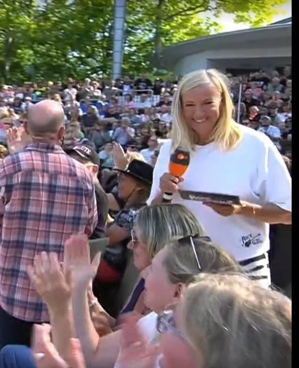 Andrea Kiewel ging im „Fernsehgarten“ richtig ab.