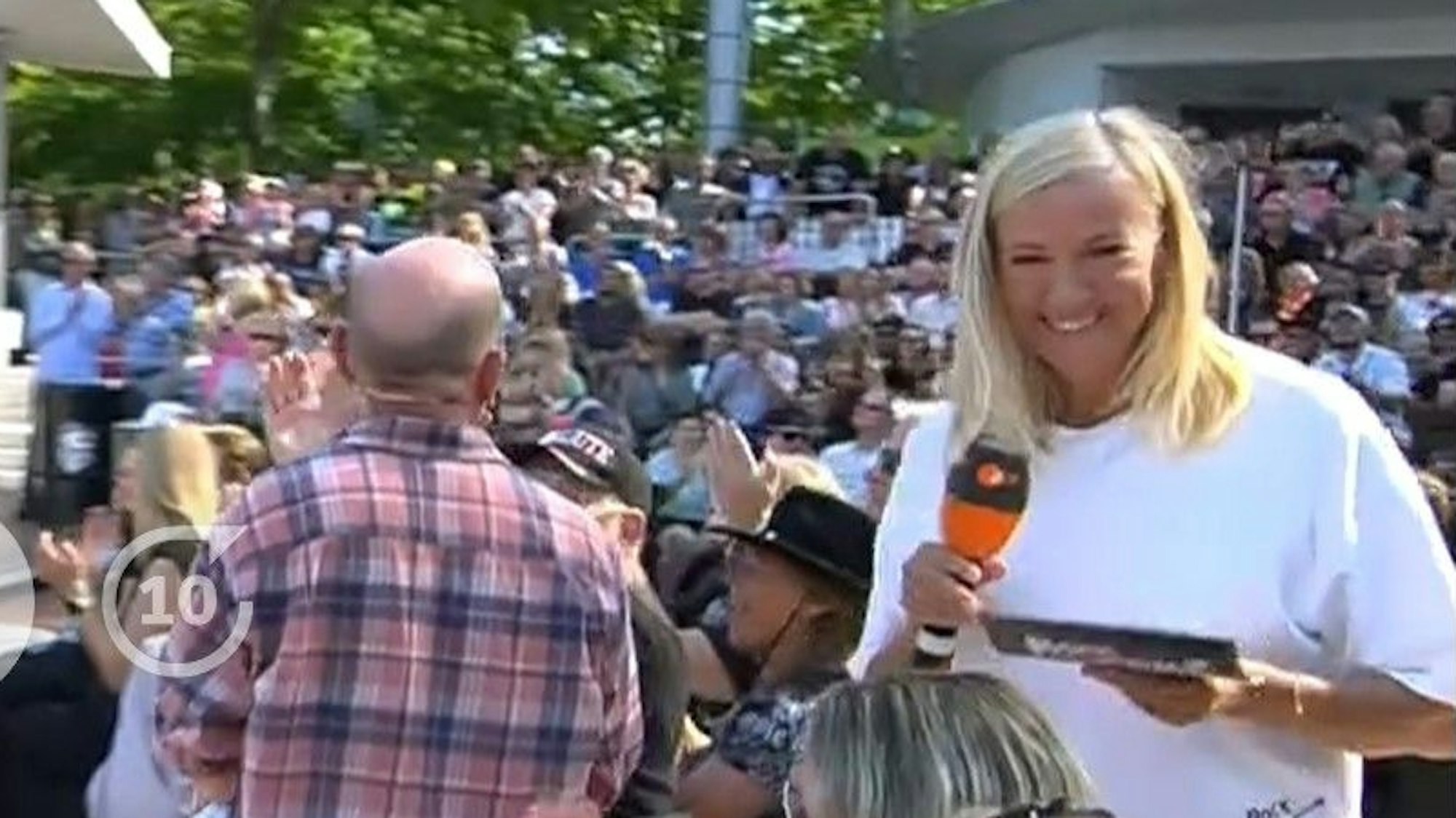 Andrea Kiewel ging im „Fernsehgarten“ richtig ab.