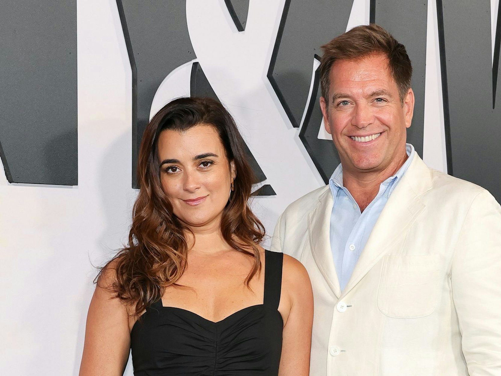 Freuen sich über ihre Rückkehr zu ihren wohl bekanntesten Rollen: Cote de Pablo und Michael Weatherly bei der Premiere von „NCIS: Tony & Ziva“ in New York. (Bild: 2025 Getty Images/Dia Dipasupil)