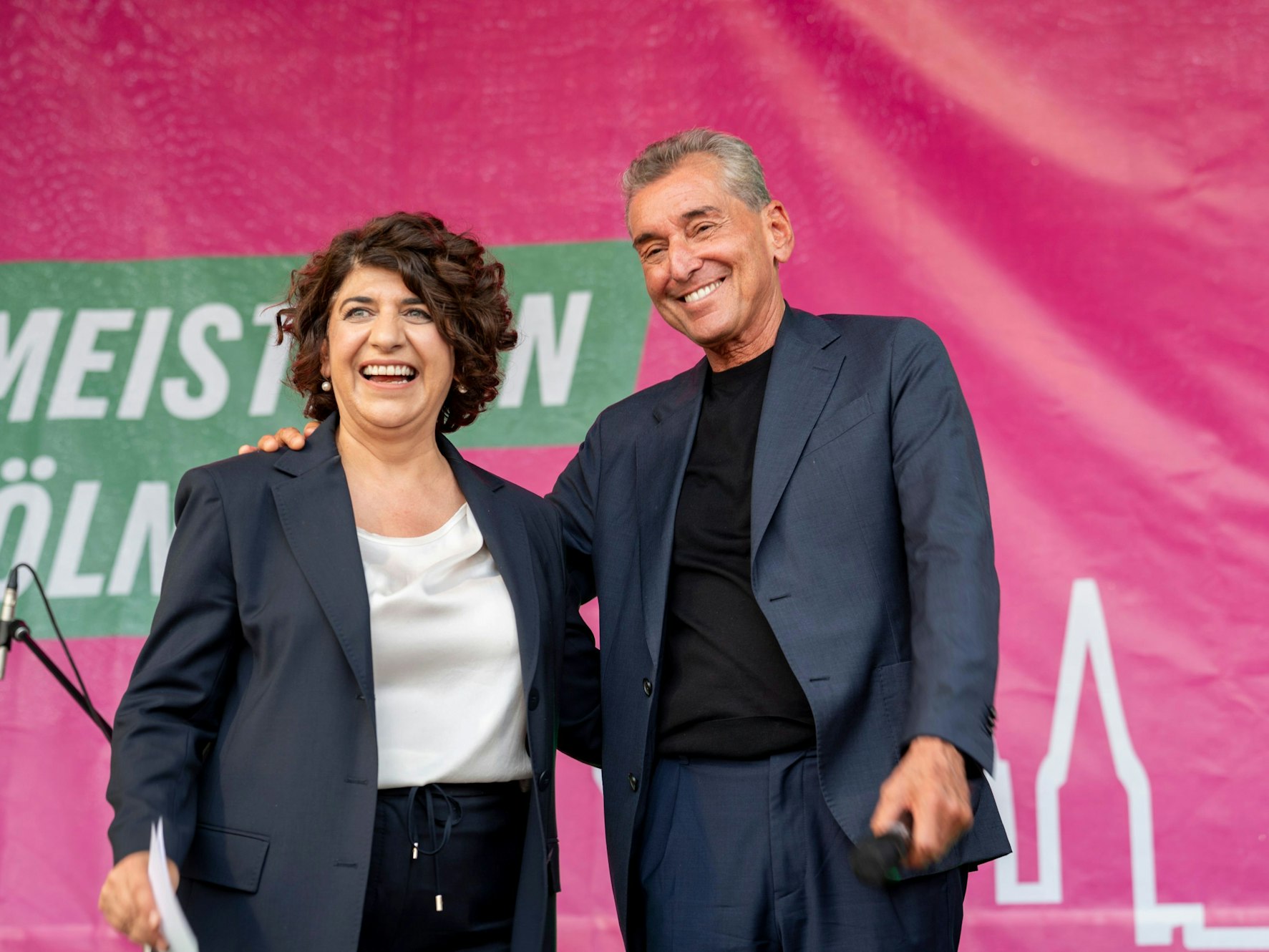 OB-Kandidatin Berivan Aymaz mit Publizist Michel Friedman auf der Bühne