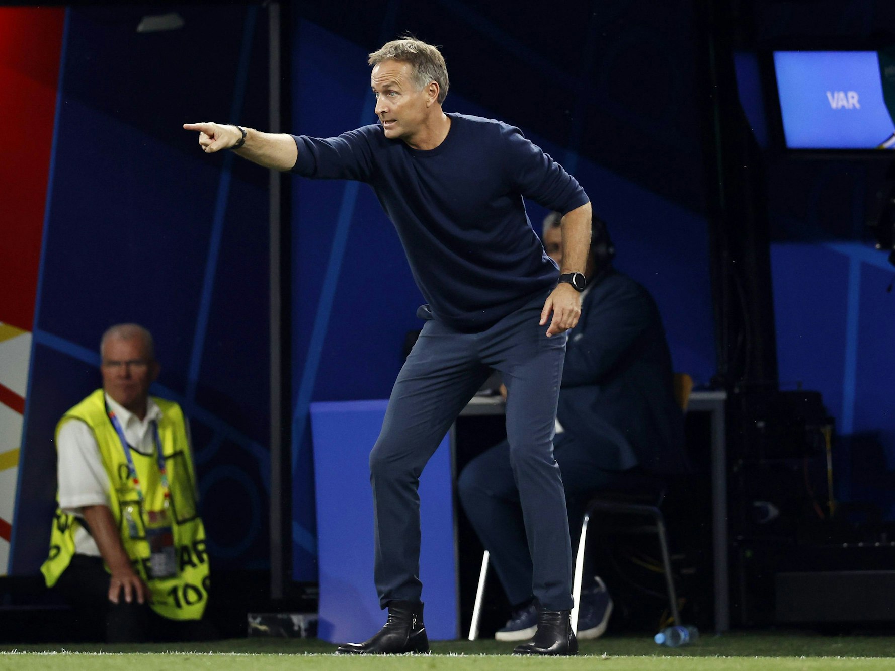 Kasper Hjulmand im EM-Achtelfinale gegen Deutschland an der Seitenlinie.