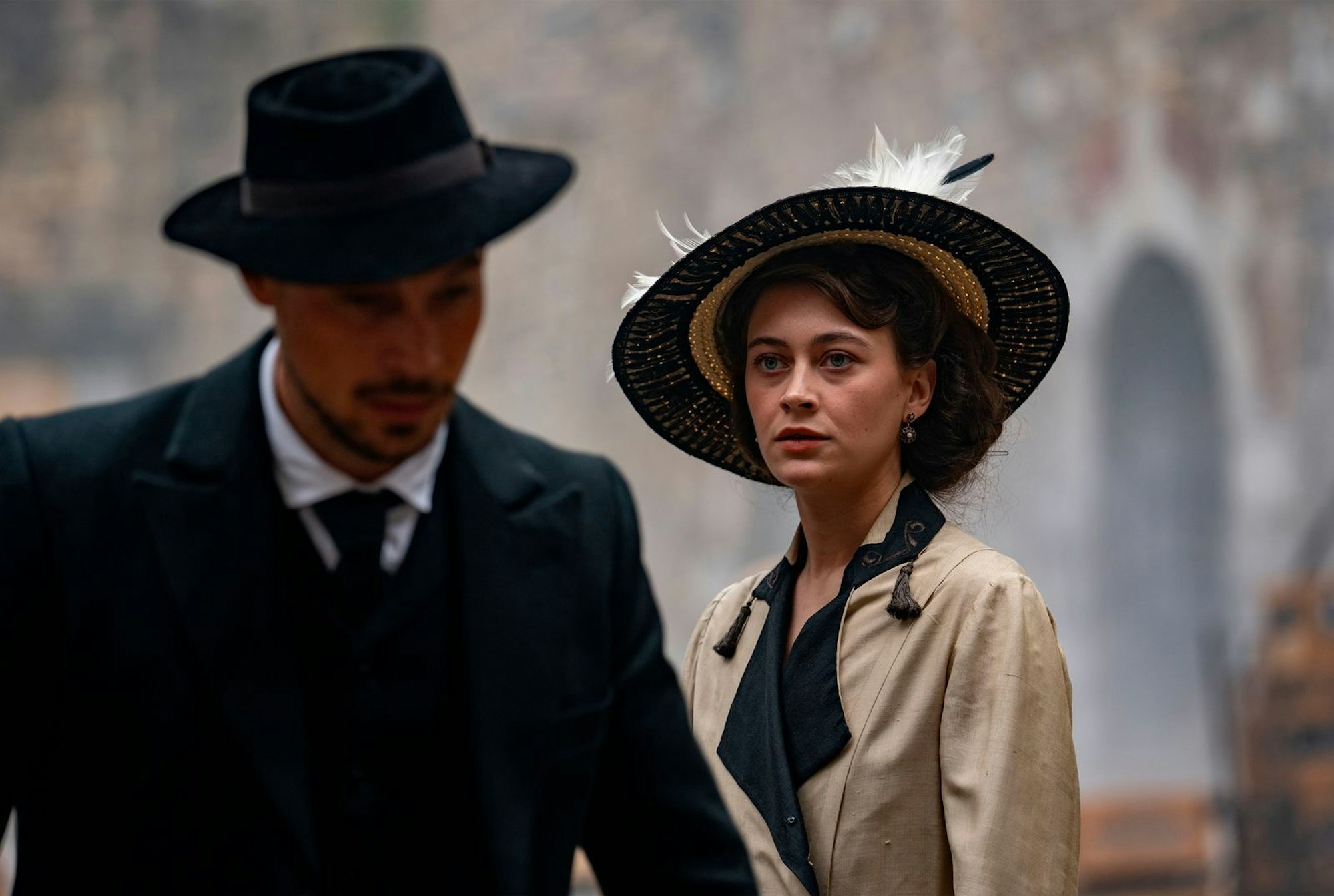 In „Oktoberfest 1905“ kriselt es in der Ehe von Roman (Klaus Steinbacher) und Clara Hoflinger (Mercedes Müller). (Bild: BR/ARD Degeto Film GmbH/MDR/Zeitsprung Pictures GmbH/Wolfgang Ennenbach)