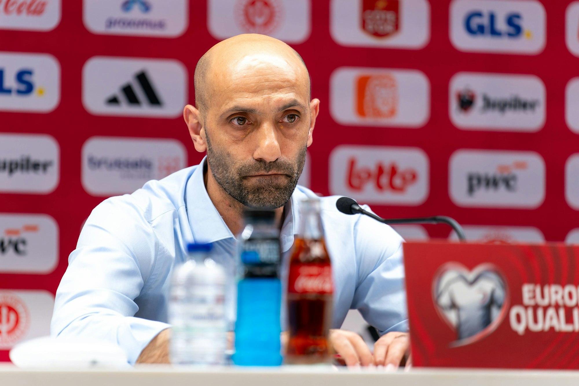 Ali Aliev bei seiner Abschieds-Pressekonferenz als Nationaltrainer von Kasachstan.