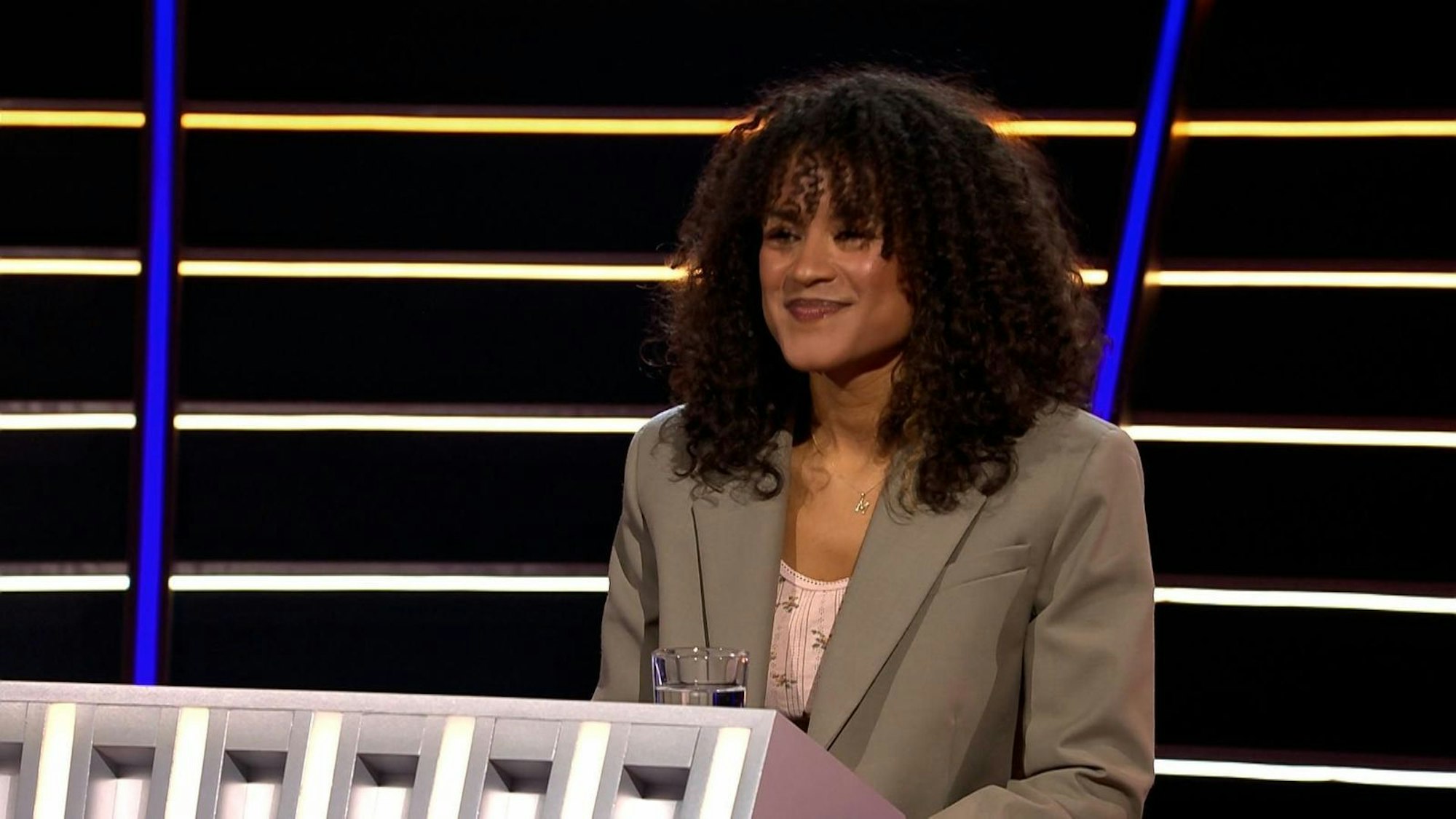 „Ich habe in der Verteidigung meiner Doktorarbeit schon gezockt, ich mache das nicht nochmal“, entschied sich Maribel und verließ die Show mit 1.000 Euro. (Bild: RTL)