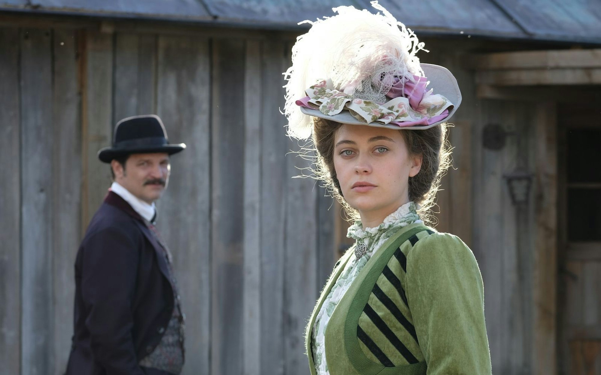 In „Oktoberfest 1900“ spielte Mercedes Müller 2020 erstmals die Rolle der Clara, Tochter des Nürnberger Brauers Curt Prank (Mišel Matičević). Die erste Staffel ist derzeit in der ARD Mediathek sowie bei Netflix abrufbar. (Bild: BR/ARD Degeto/MDR/WDR/Zeitsprung Pictures GmbH/Dusan Martincek)