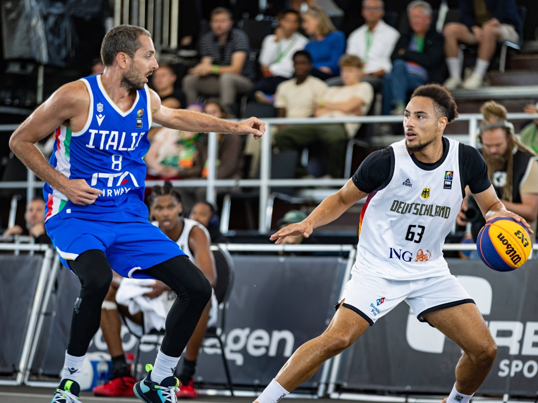 Leon Fertig im Zweikampf gegen den Italiener AmedeovDella Valle.