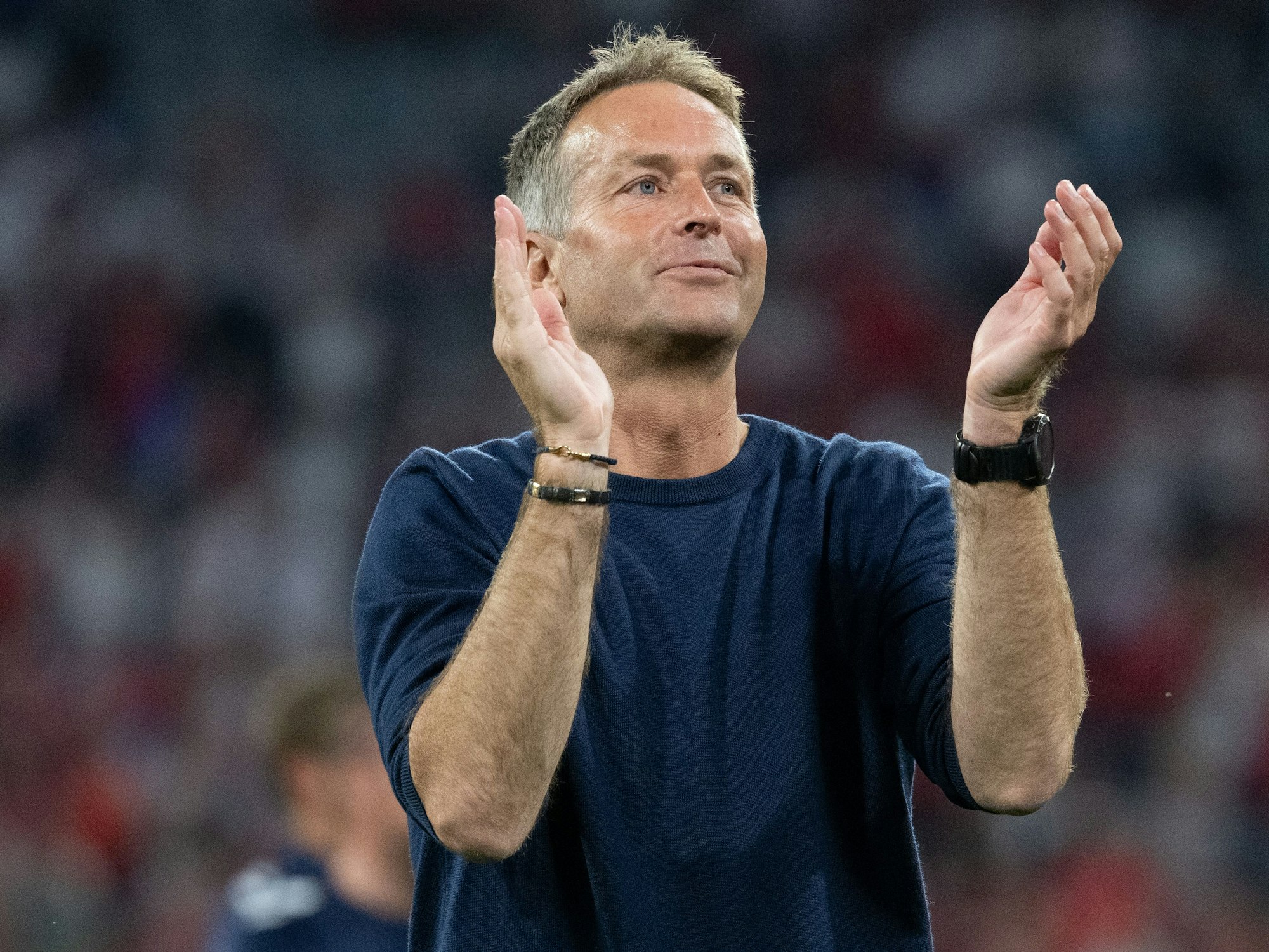 Kasper Hjulmand klatscht.