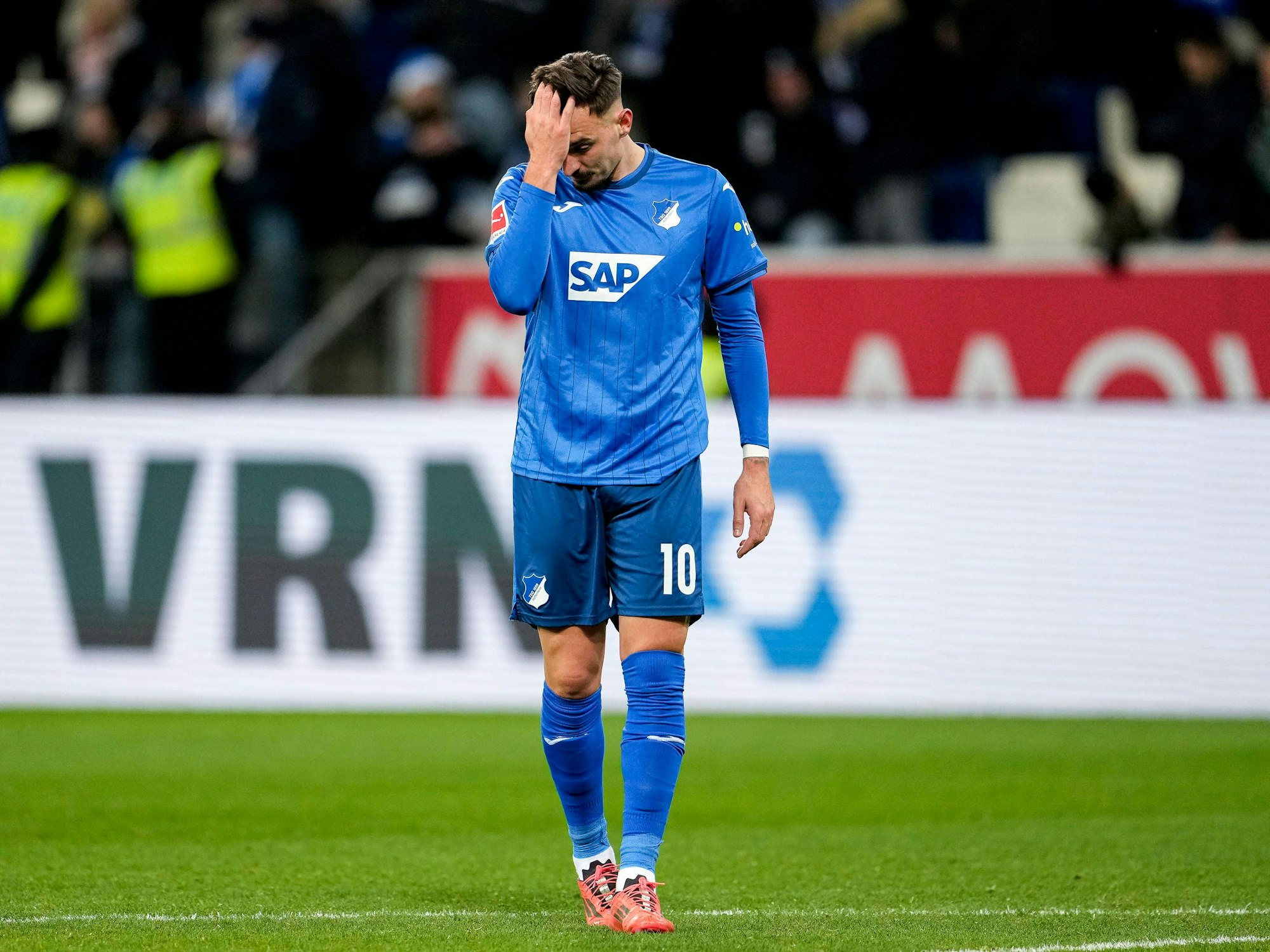 Hoffenheim-Profi Mergim Berisha, hier am 21. Dezember 2024 im Spiel gegen Borussia Dortmund, steht vor einem Transfer in die Türkei.