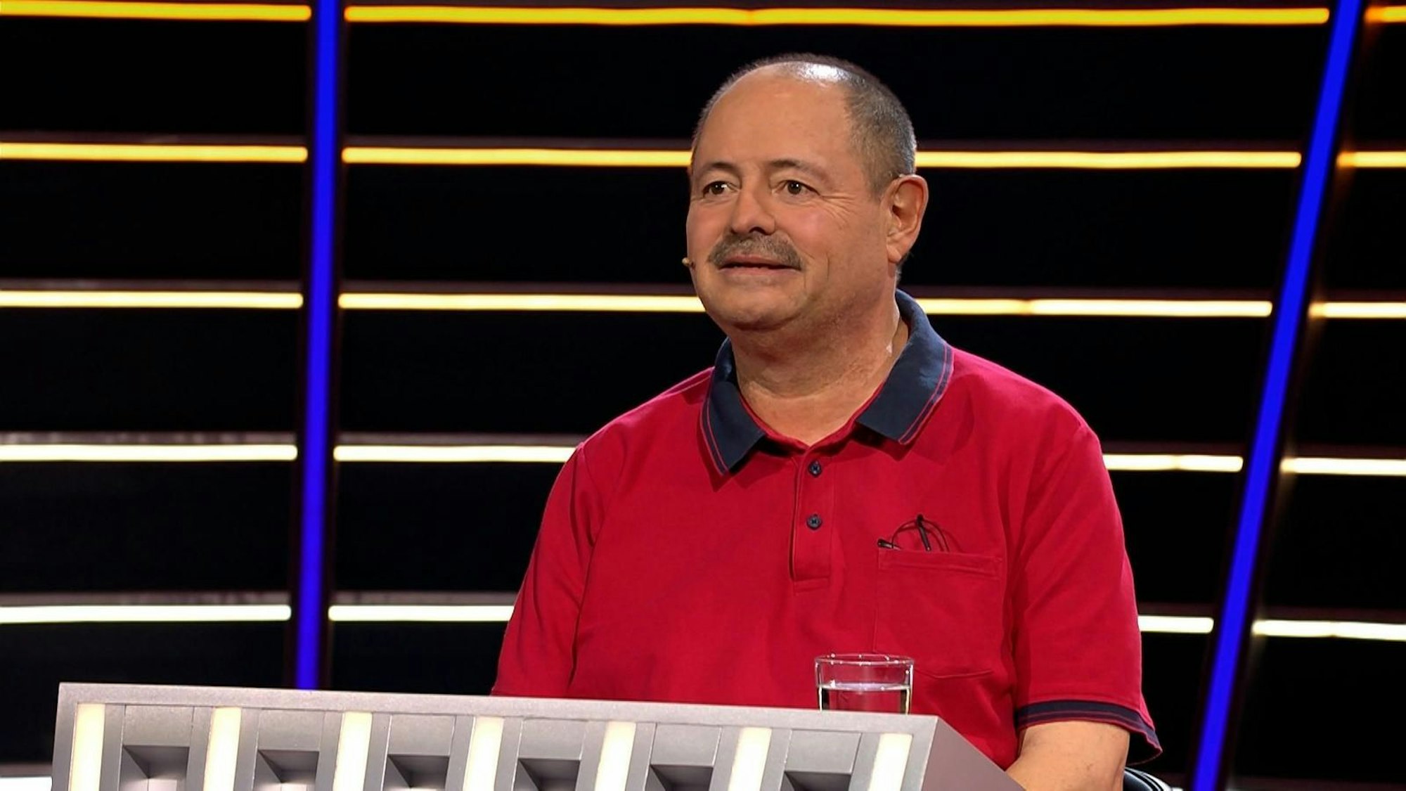 Wenn es um „Harry Potter“ ging, war Rentner Wilfried nicht zu schlagen. Bei Sänger Benson Boone war er jedoch überfragt. (Bild: RTL)