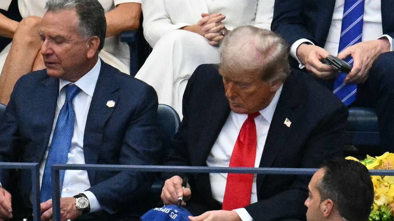 Donald Trump beim Finale der US Open auf der Tribüne.
