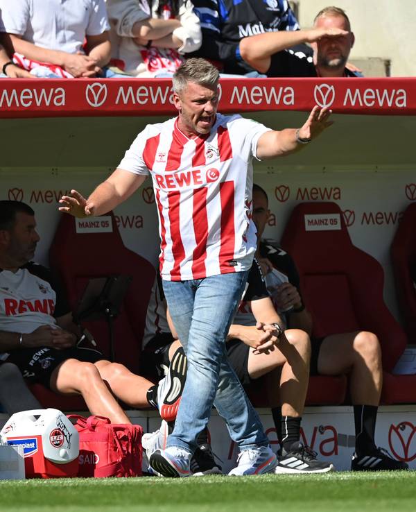 Lukas Kwasniok beim Spiel des 1. FC Köln bei Mainz 05.