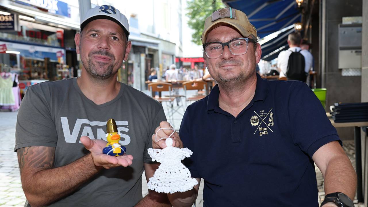 Martin Jeckel und Thomas Felix von der Bürgergarde blau-gold.