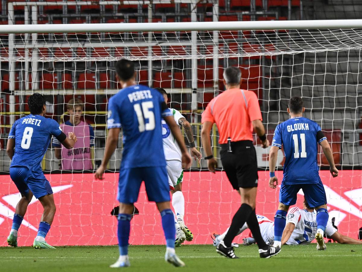 Die Spieler von Israel sehen am Montag (8. September 2025) das Eigentor von Italiens Manuel Locatelli zum zwischenzeitlichen 1:0.
