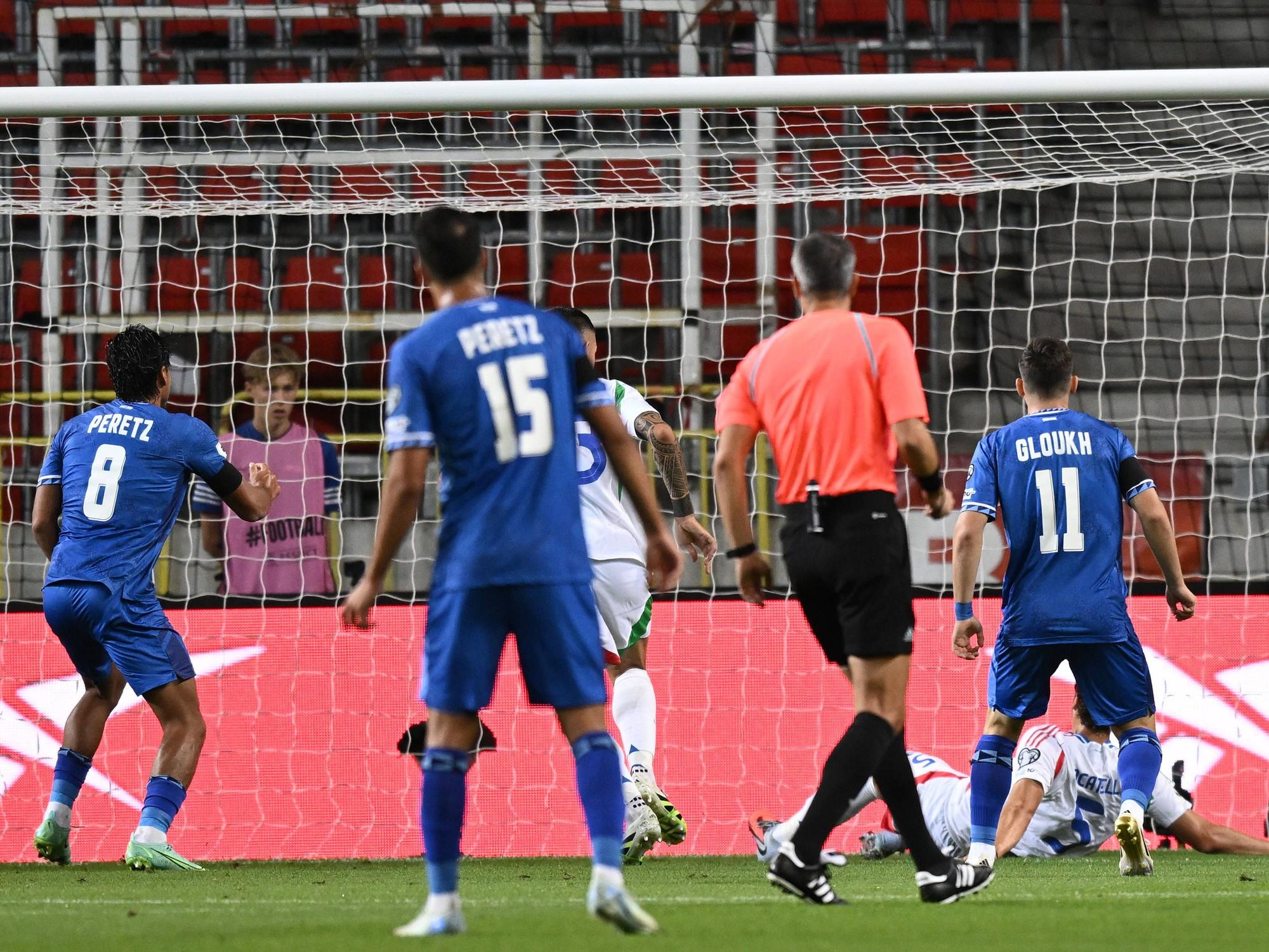 Die Spieler von Israel sehen am Montag (8. September 2025) das Eigentor von Italiens Manuel Locatelli zum zwischenzeitlichen 1:0.