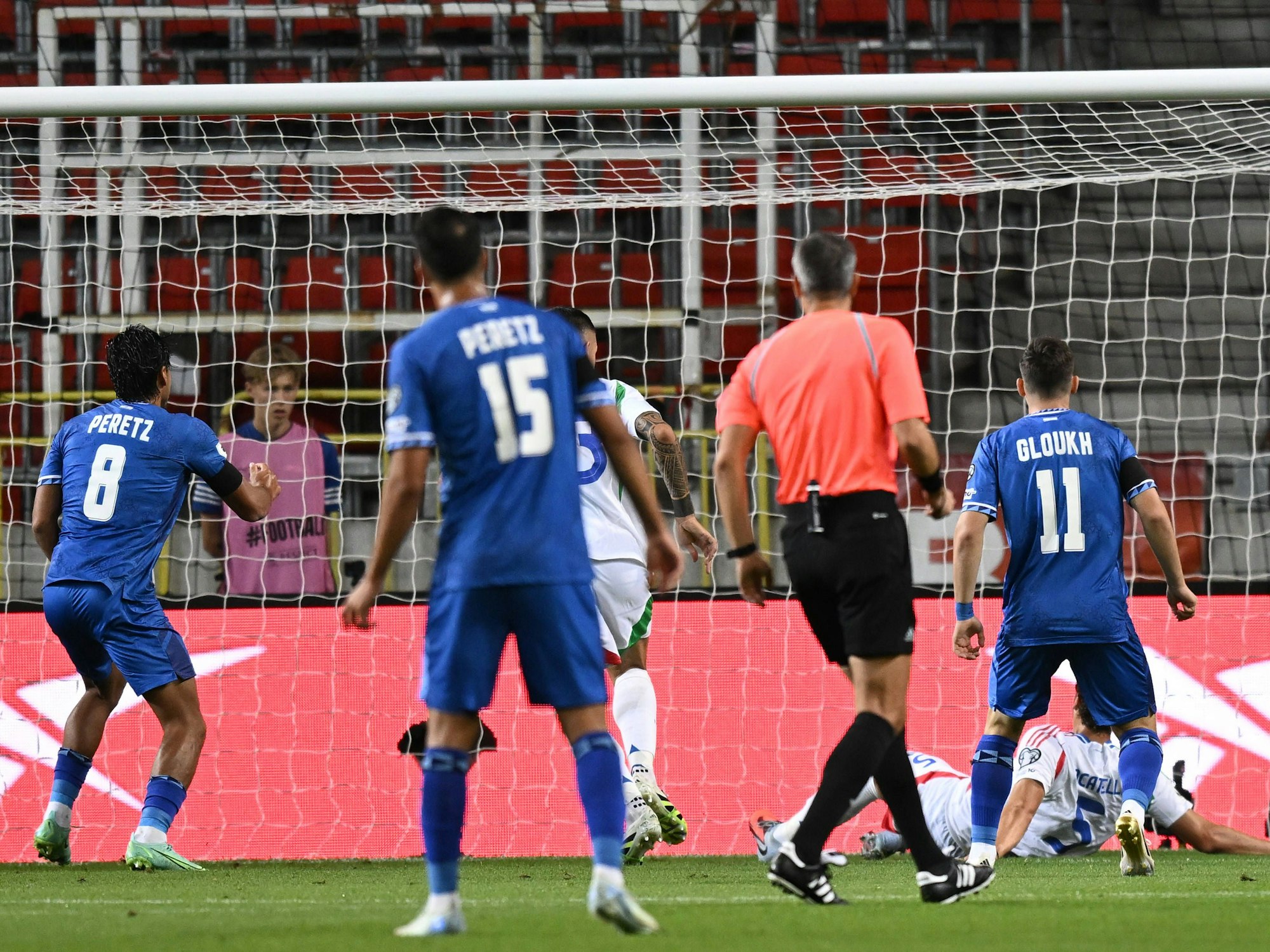 Die Spieler von Israel sehen am Montag (8. September 2025) das Eigentor von Italiens Manuel Locatelli zum zwischenzeitlichen 1:0.