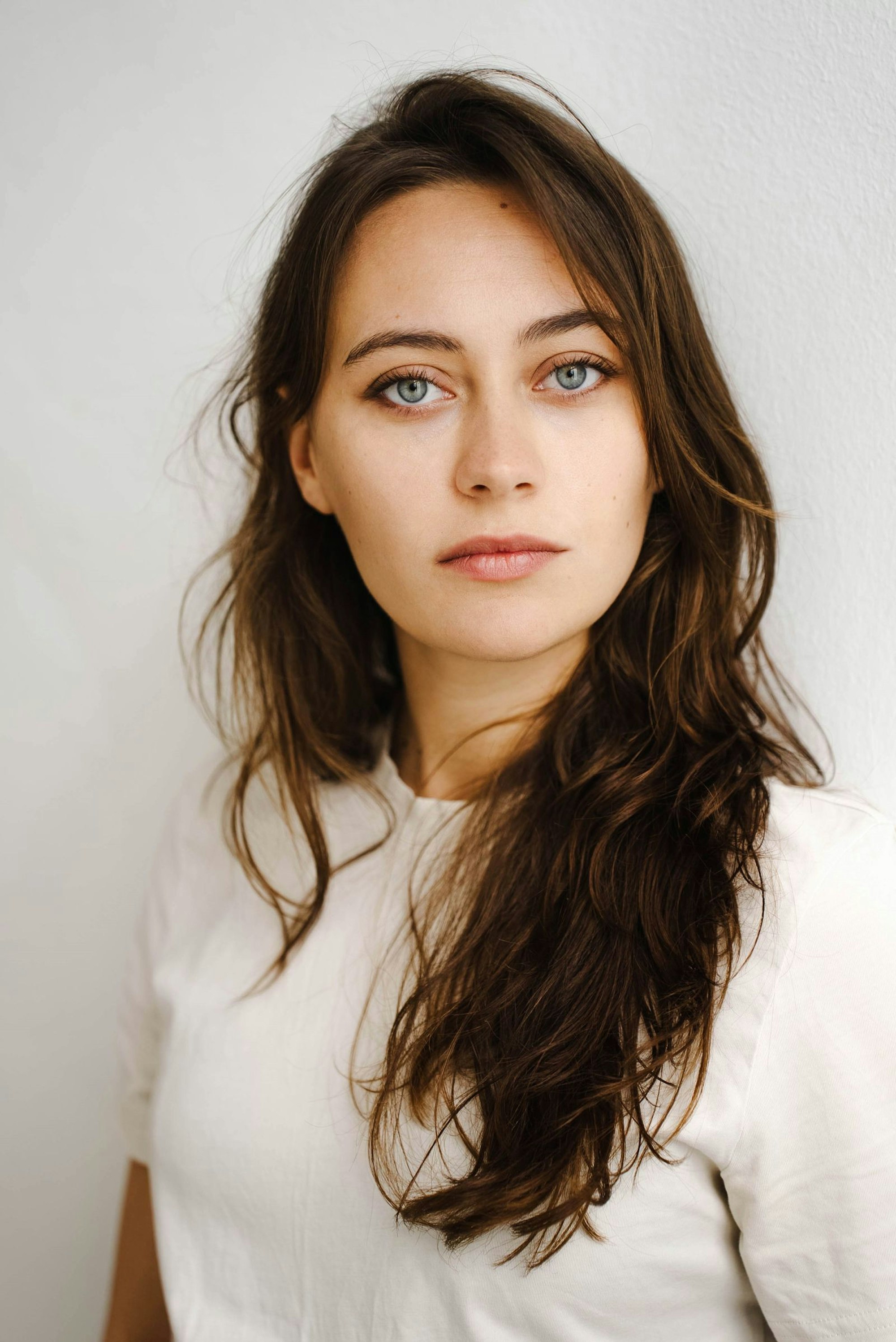 Mercedes Müller steht seit ihrer frühen Kindheit vor der Kamera. Unter anderem spielte sie in „Tschick“ (2016) und „Bonn - Alte Freunde, neue Feinde“ (2023). Seit 2019 ist sie außerdem Teil des Casts der ARD-Reihe „Der Irland-Krimi“. (Bild: Milli Rosa)