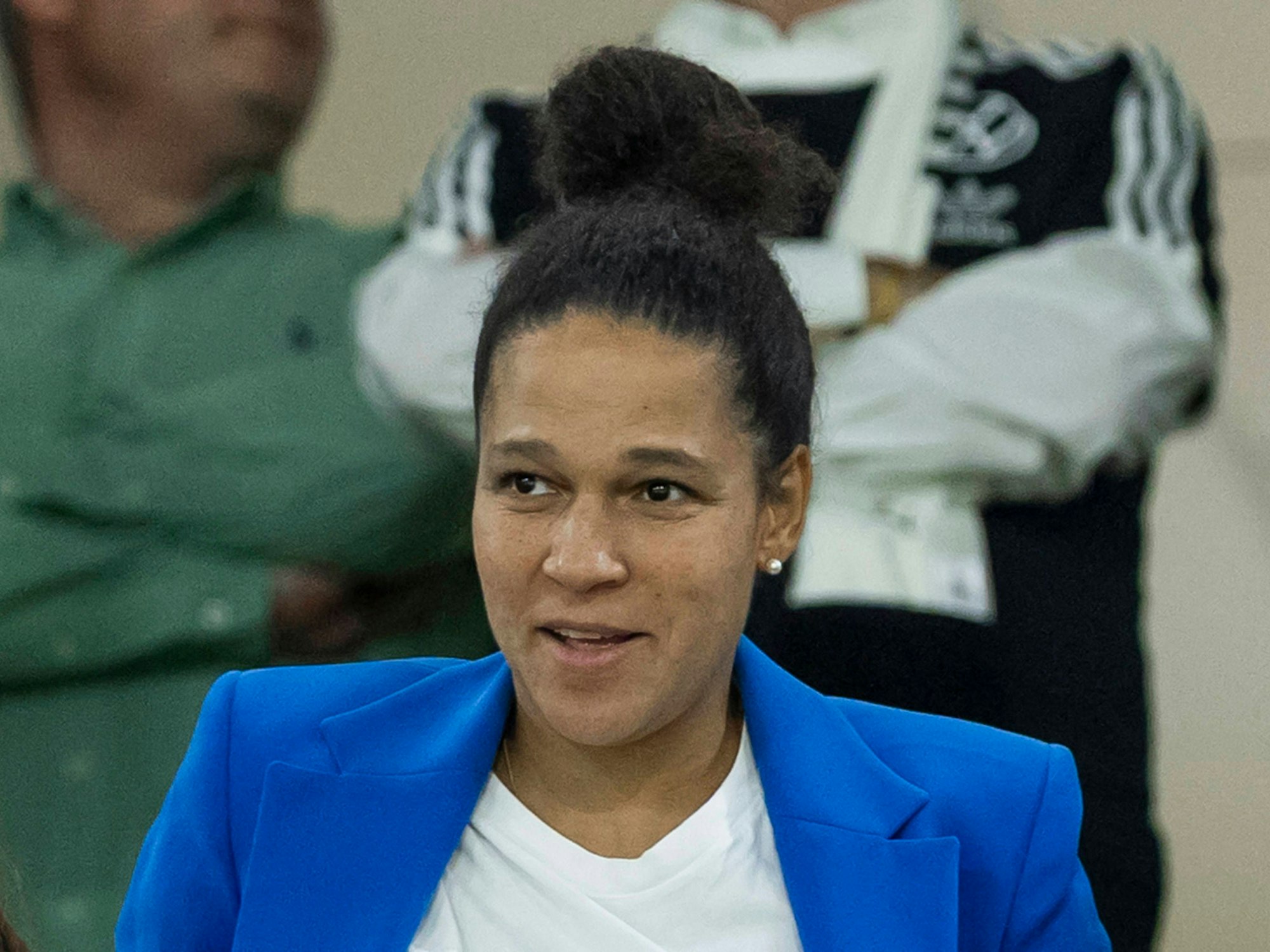 Celia Sasic bei der WM-Qualifikation im Rhein-Energie-Stadion in Köln auf der Tribüne.
