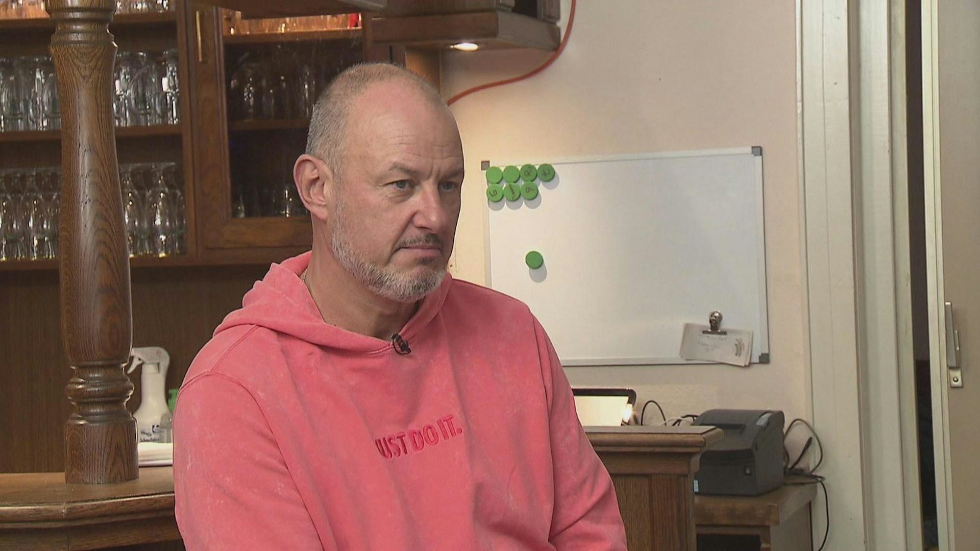In der KabelEins-Show „Rosins Restaurants“ hilft TV-Koch Frank Rosin Gastronomen aus der Misere. Teilweise stößt er dabei auf heftige Zustände. (Bild: Seven.One Entertainment Group GmbH)