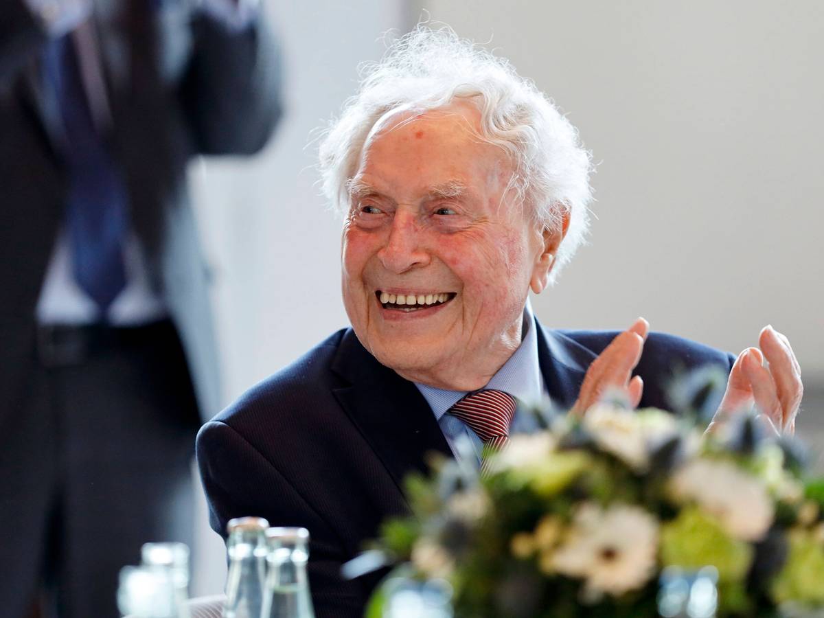 Der Kölner Karnevalist Ludwig Sebus, hier im Jahr 2021, wurde am 5. September 2025 stolze 100 Jahre alt.