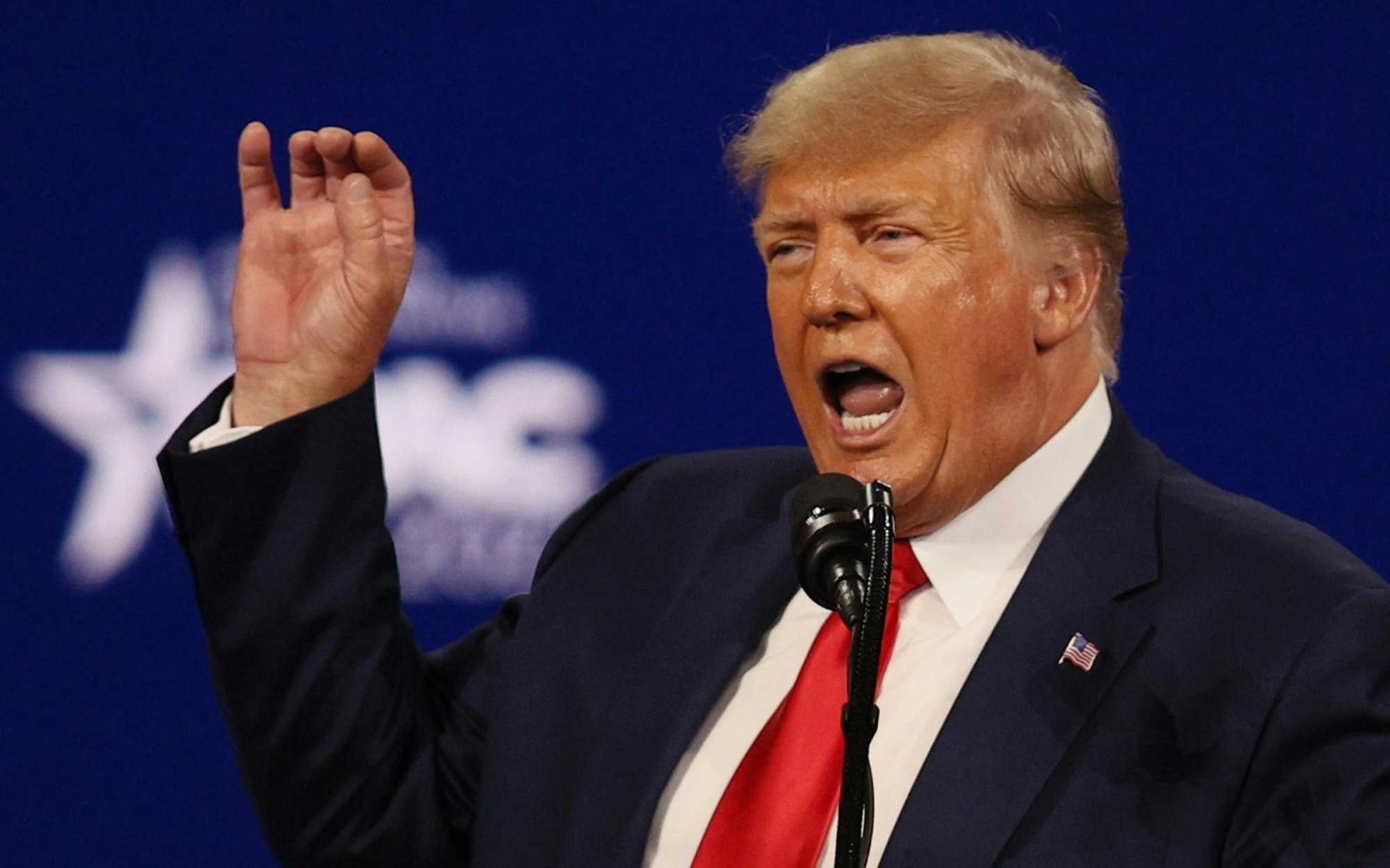 Donald Trump hat sich über die abgesagte Preisverleihung für den Schauspieler Tom Hanks erfreut gezeigt. (Bild: 2021 Getty Images/Joe Raedle)