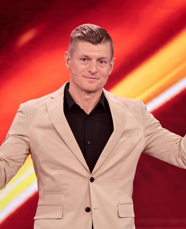 Der ehemalige Fußball-Weltmeister Toni Kroos wird bei bei der Spendengala "Ein Herz für Kinder" ausgezeichnet.