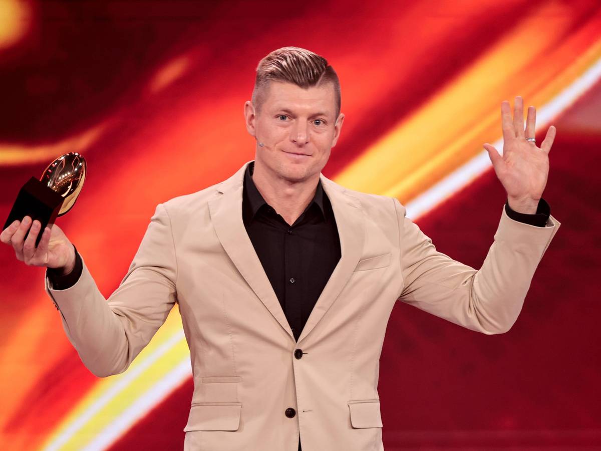 Der ehemalige Fußball-Weltmeister Toni Kroos wird bei bei der Spendengala "Ein Herz für Kinder" ausgezeichnet.