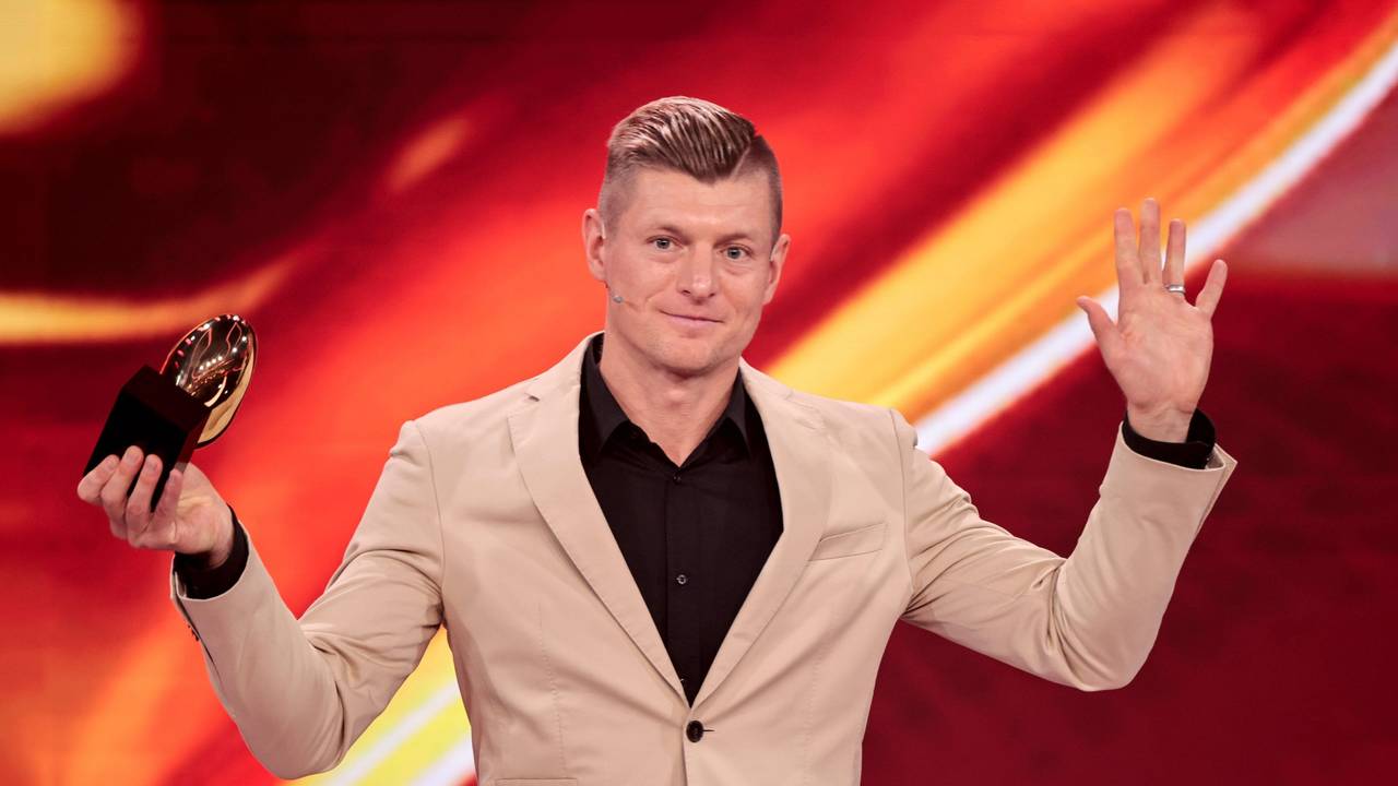 Der ehemalige Fußball-Weltmeister Toni Kroos wird bei bei der Spendengala "Ein Herz für Kinder" ausgezeichnet.
