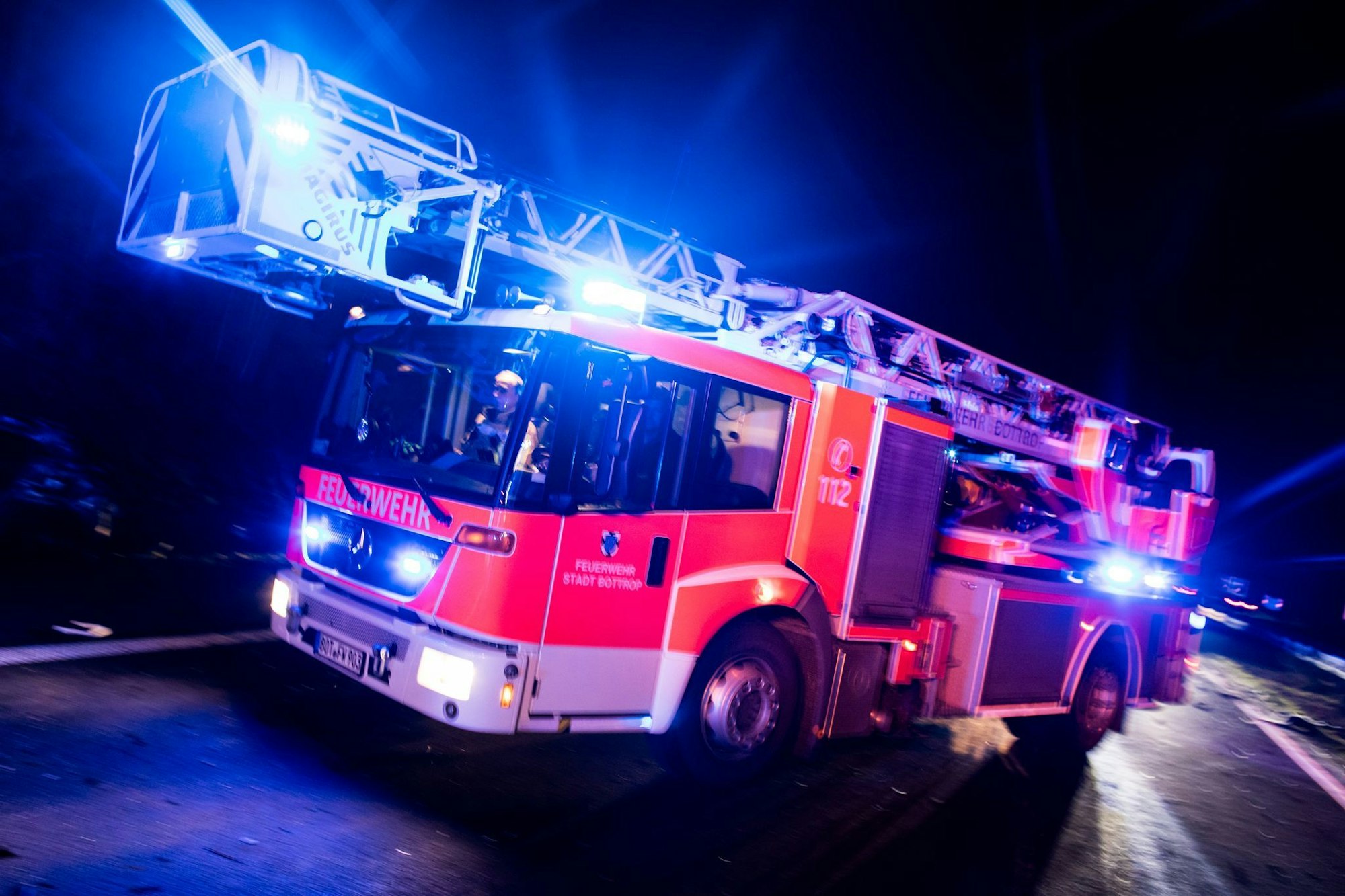 Die Feuerwehr auf dem Weg zum Einsatz