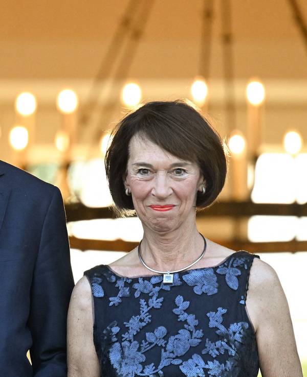Kanzler Friedrich Merz zusammen mit seiner Frau Charlotte.