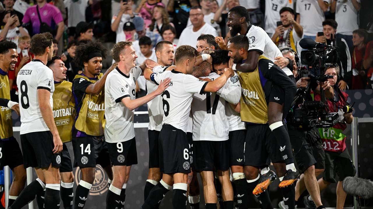 Die deutsche Mannschaft beim Torjubel.
