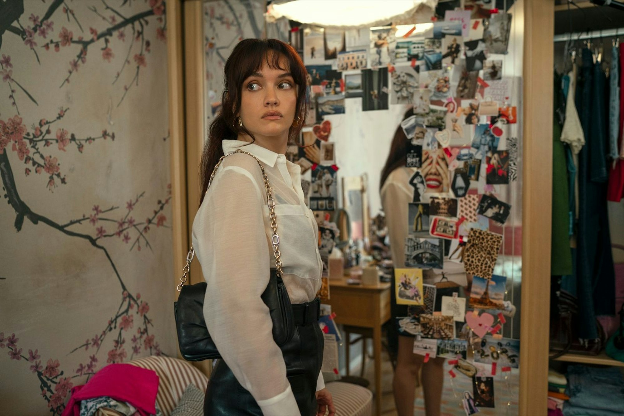 Will sich Cherry (Olivia Cooke) nur in die bessere Gesellschaft einschleichen? (Bild: © Amazon Content Services LLC / Christopher Raphael)