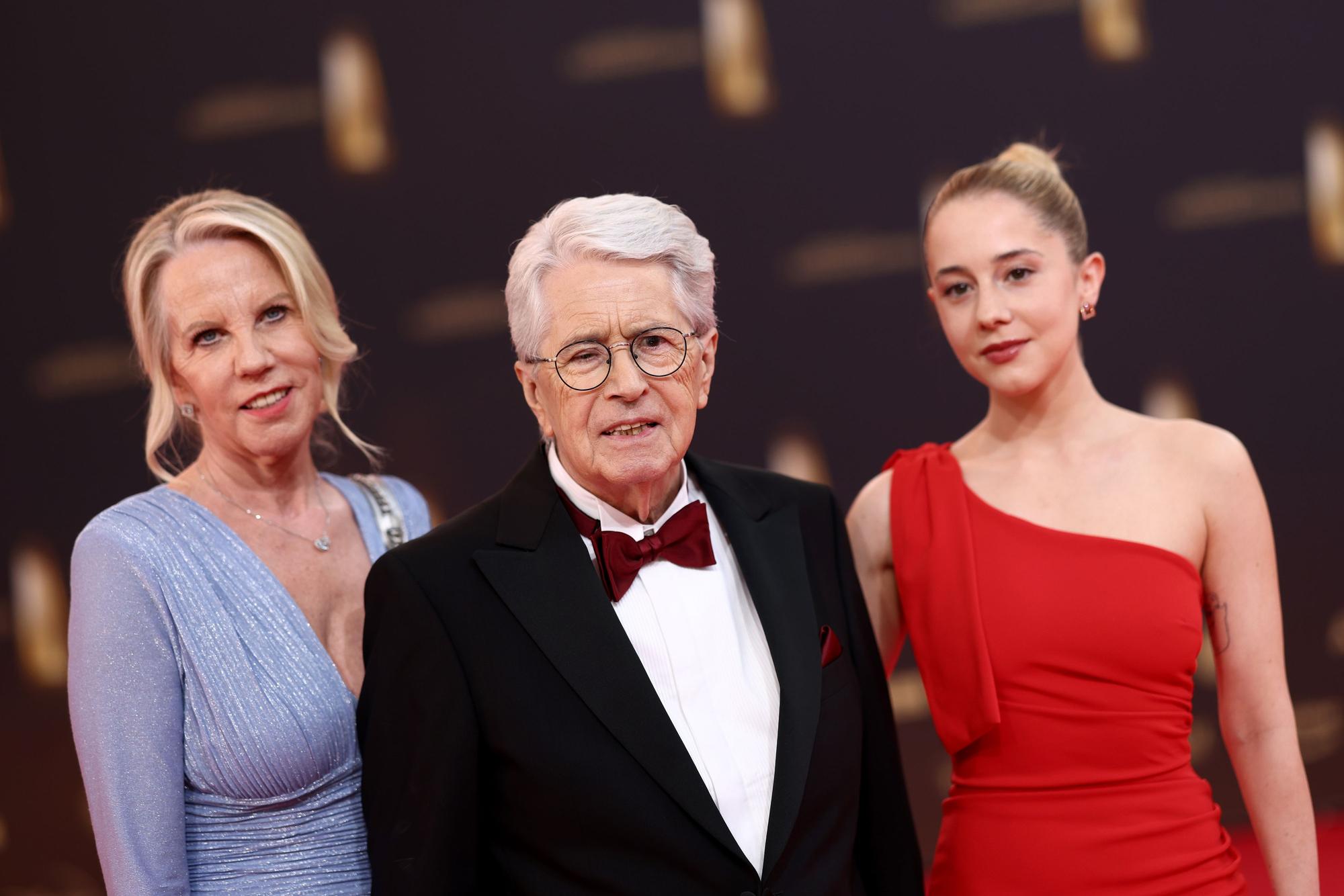 Moderator Frank Elstner mit Frau Britta und Tochter Lena.