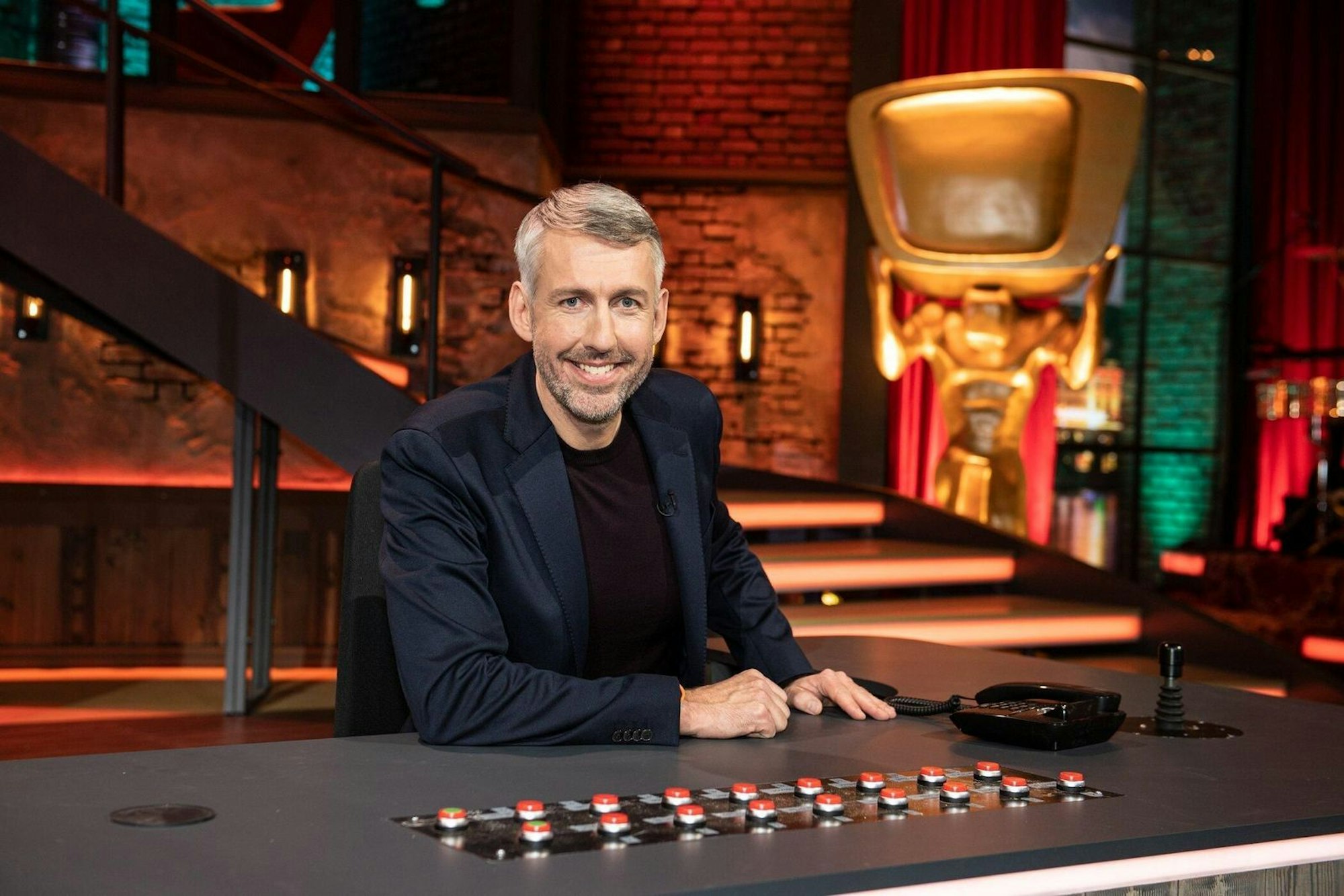 „TV total“-Moderator Sebastian Pufpaff hat schon seit längerem an Stefan Mross und „Immer wieder sonntags“ einen Narren gefressen. (Bild: ProSieben / Willi Weber)