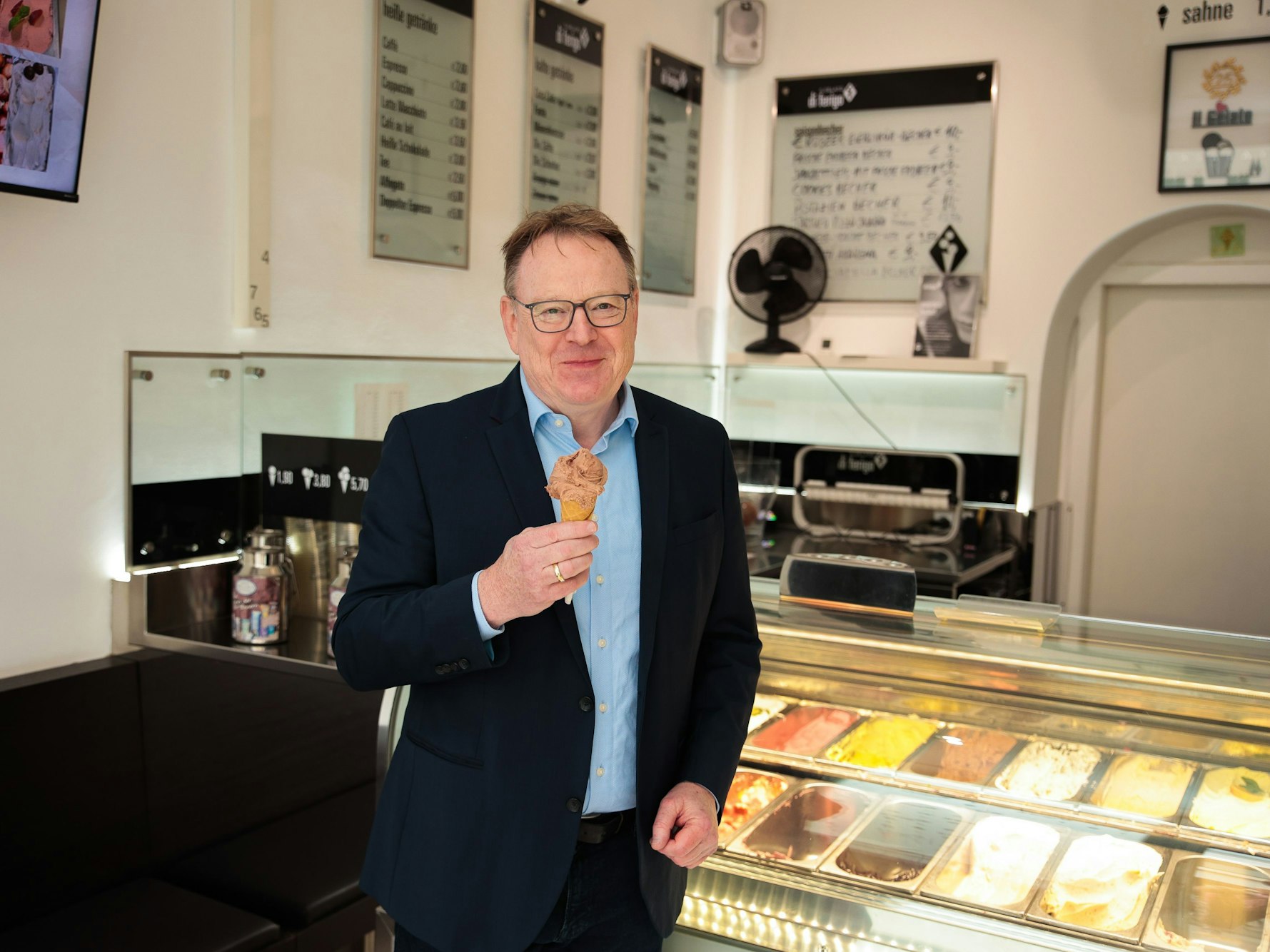 Bei „Il Gelato di Ferigio“ in Bayenthal gönnt sich Torsten Burmester gern mal ein Eis.